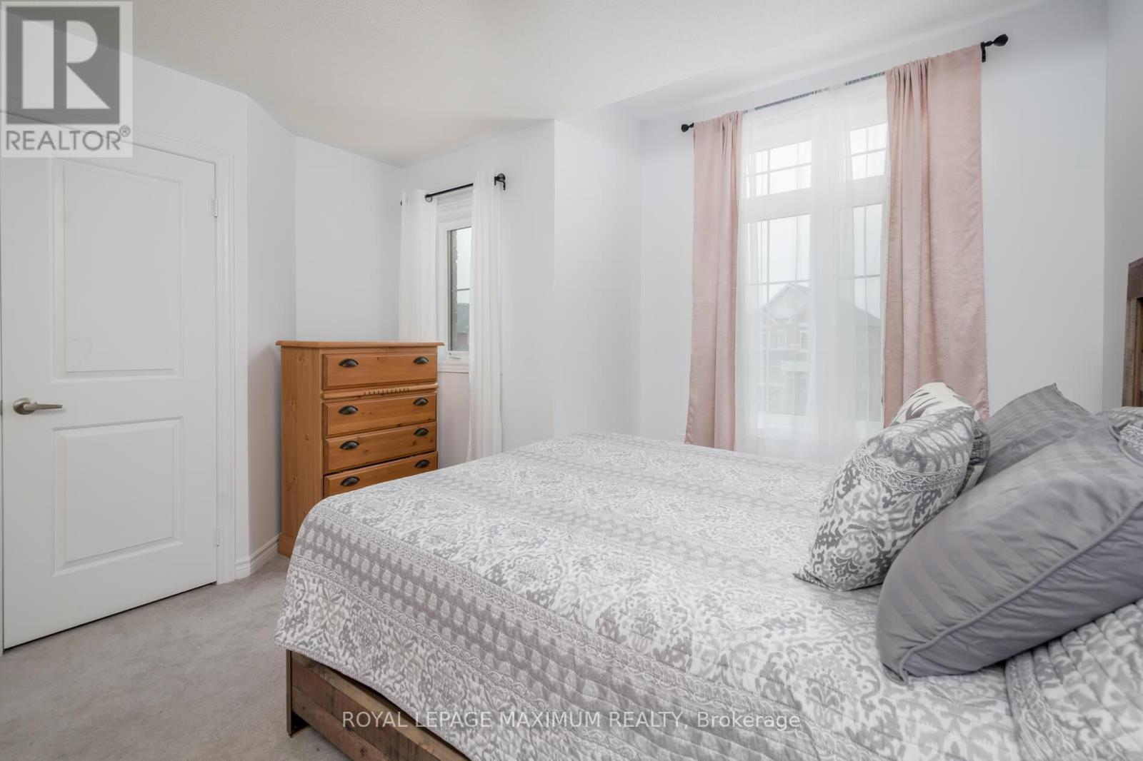 












1518 FARROW CRESCENT

,
Innisfil,




Ontario
L9S0L6

