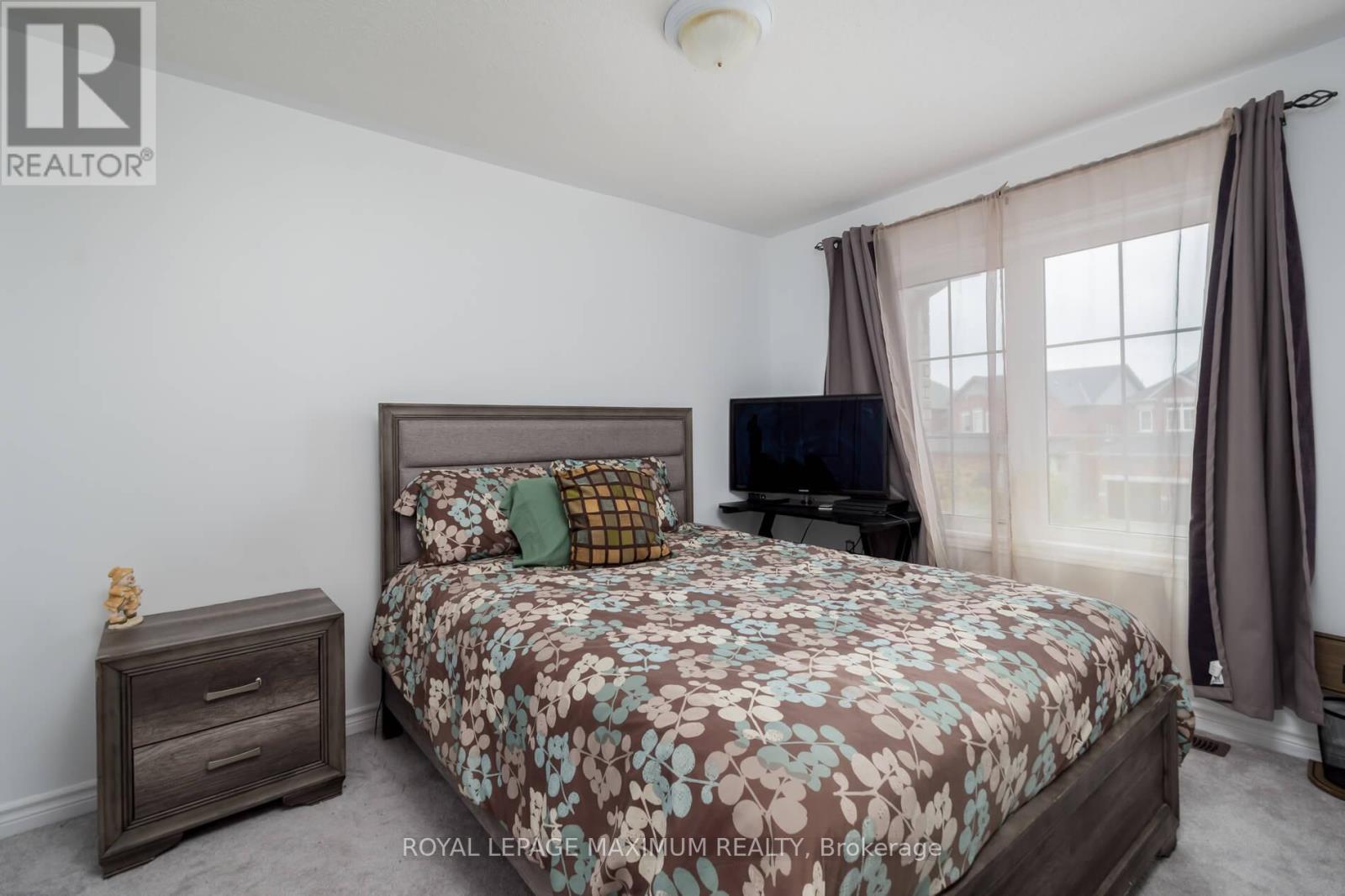 












1518 FARROW CRESCENT

,
Innisfil,




Ontario
L9S0L6

