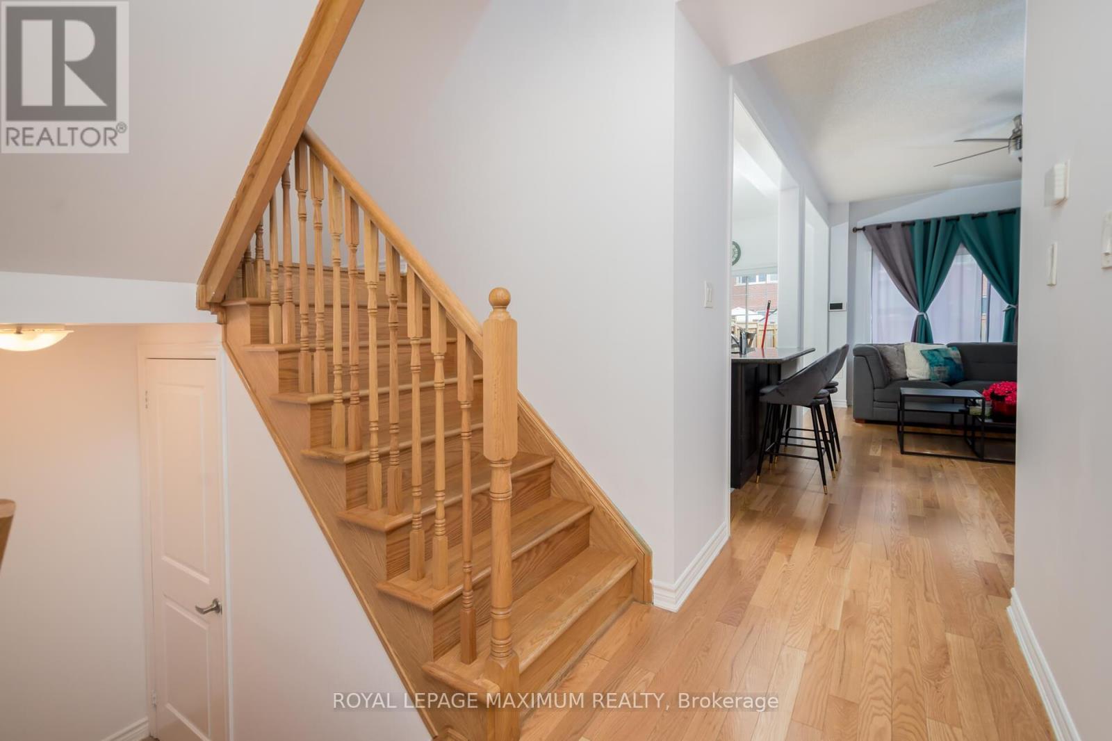 












1518 FARROW CRESCENT

,
Innisfil,




Ontario
L9S0L6

