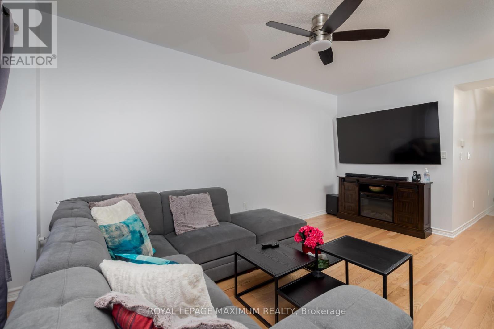












1518 FARROW CRESCENT

,
Innisfil,




Ontario
L9S0L6

