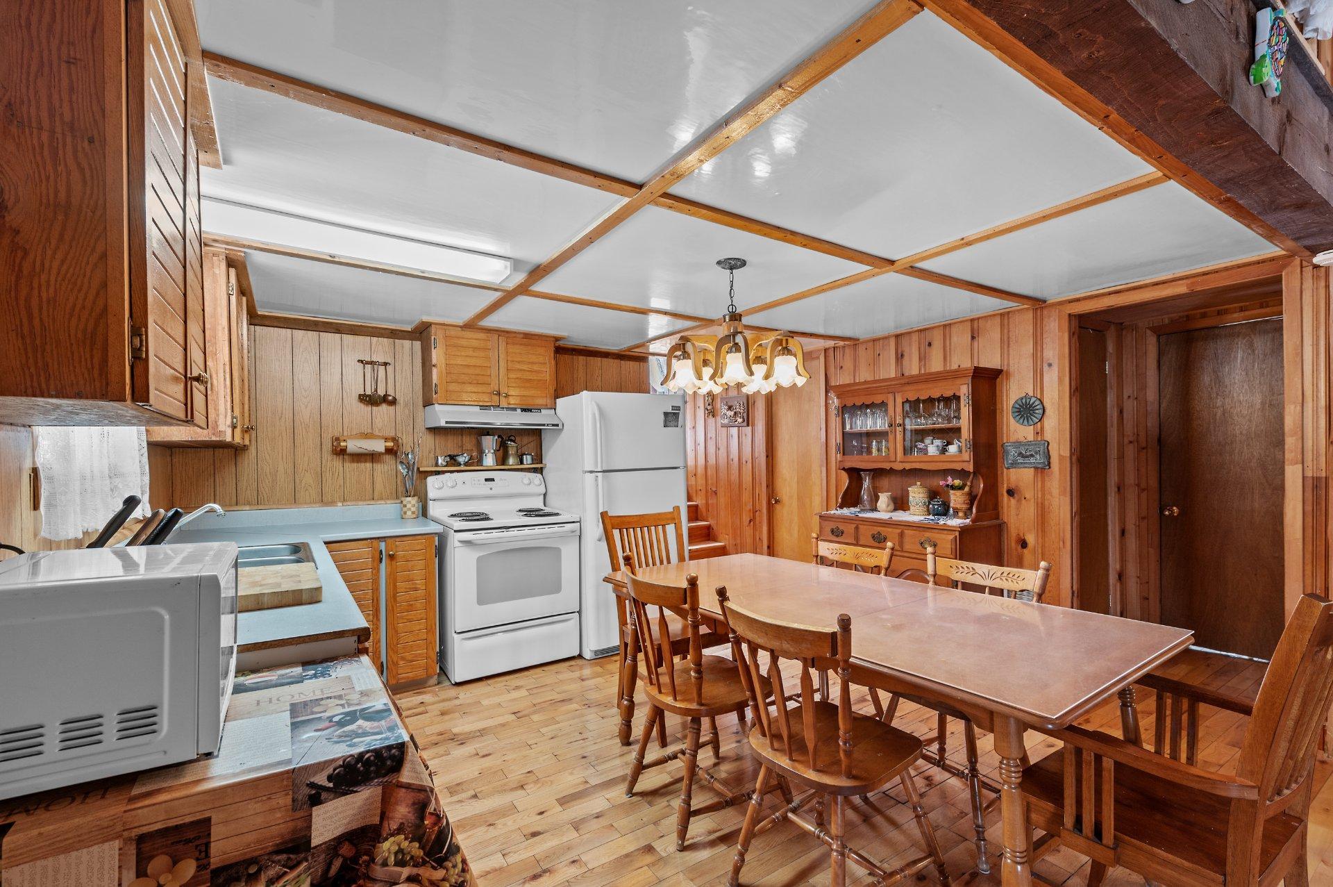 









1996


Av. J.-C.-Cloutier

,
Sainte-Lucie-des-Laurentides,




QC
J0T2J0

