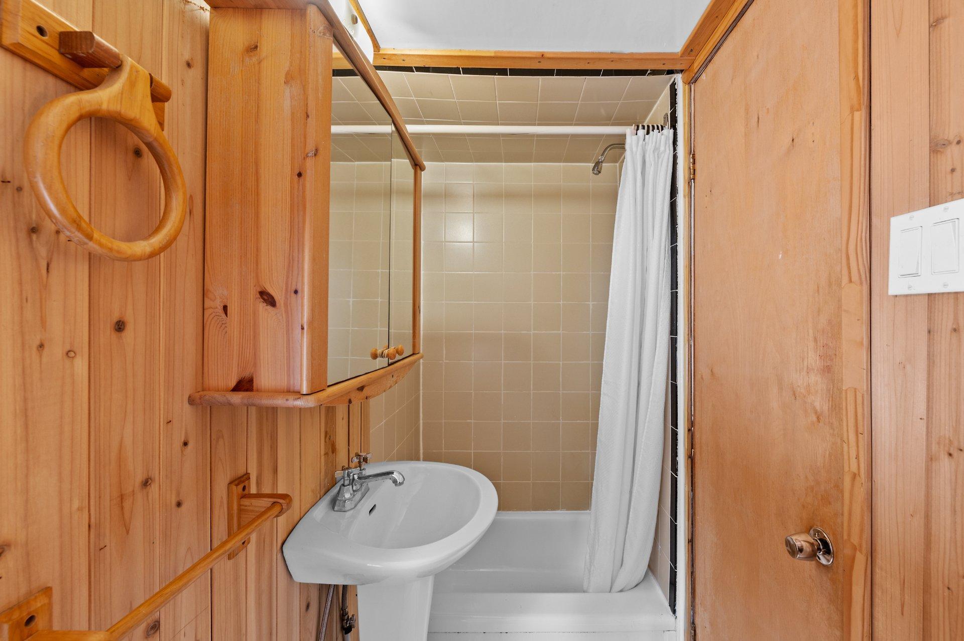 









1996


Av. J.-C.-Cloutier

,
Sainte-Lucie-des-Laurentides,




QC
J0T2J0

