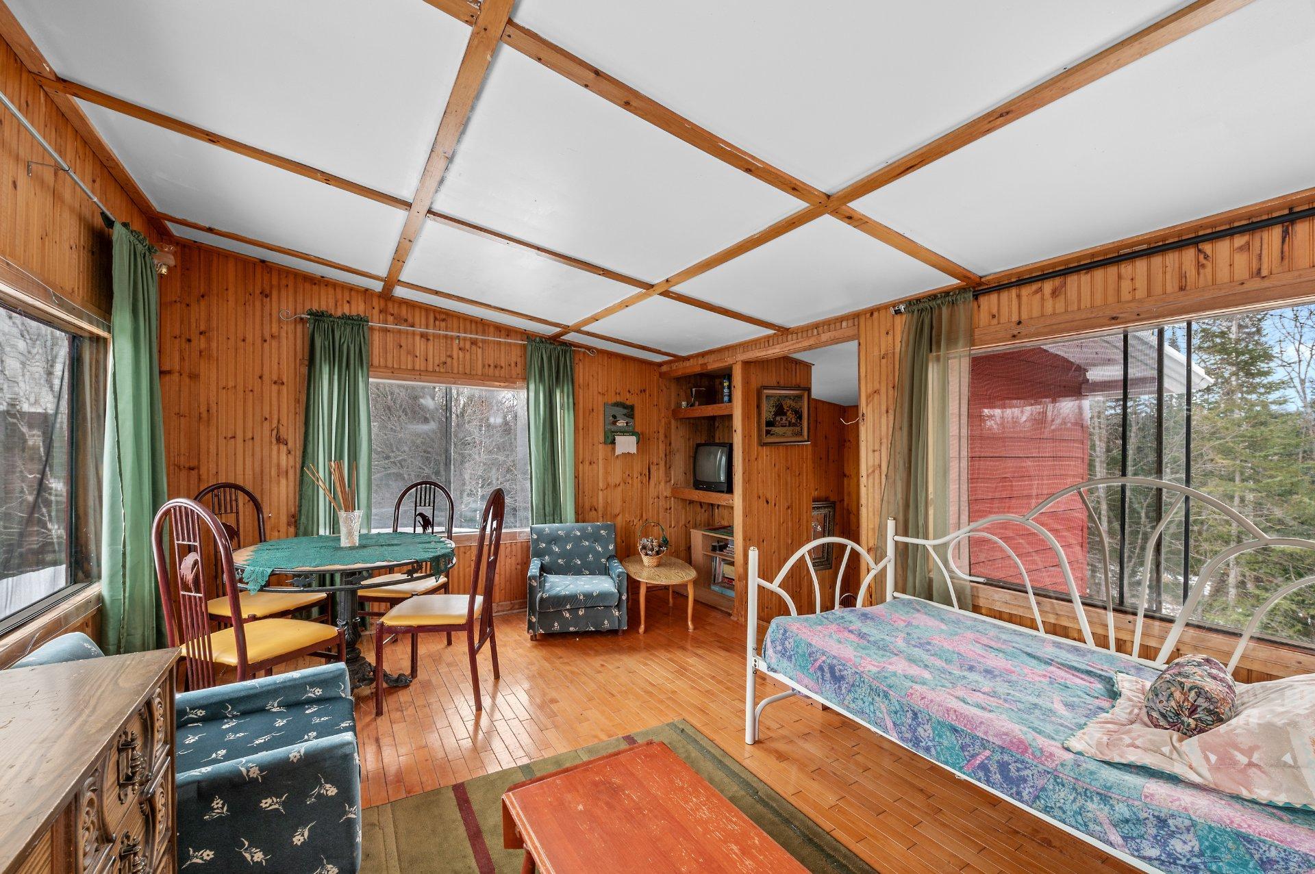 









1996


Av. J.-C.-Cloutier

,
Sainte-Lucie-des-Laurentides,




QC
J0T2J0

