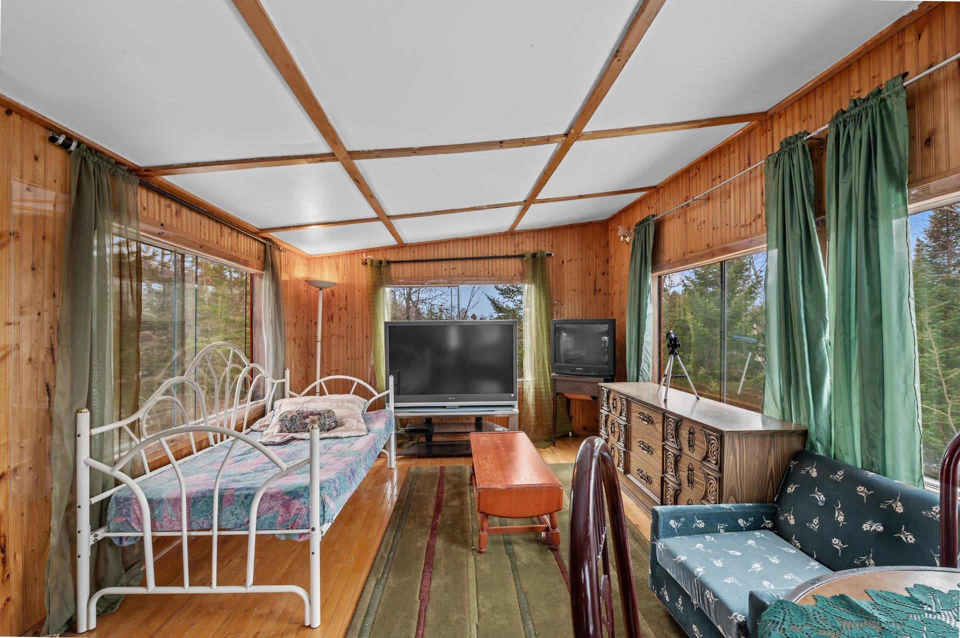 









1996


Av. J.-C.-Cloutier

,
Sainte-Lucie-des-Laurentides,




QC
J0T2J0

