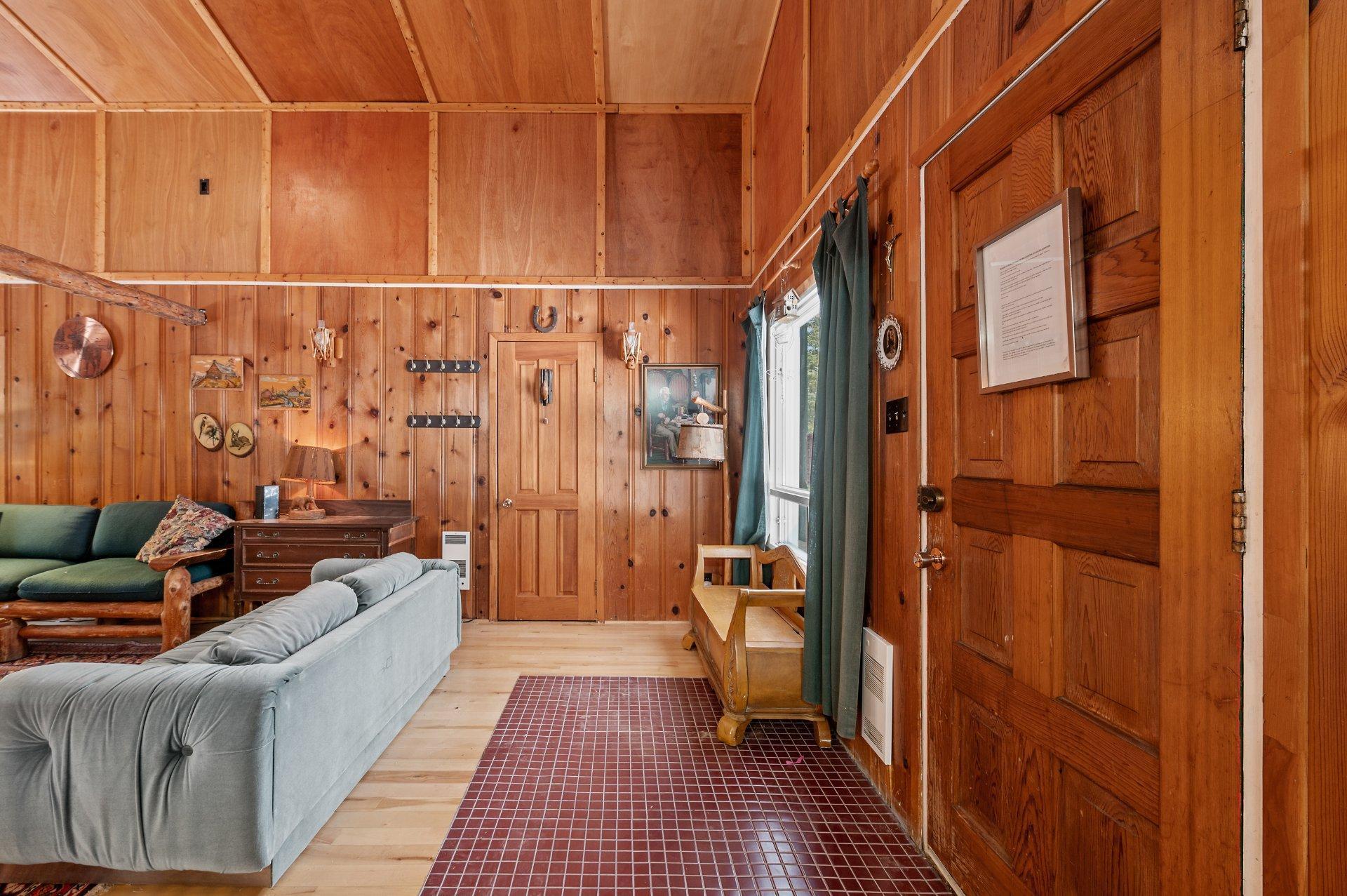 









1996


Av. J.-C.-Cloutier

,
Sainte-Lucie-des-Laurentides,




QC
J0T2J0

