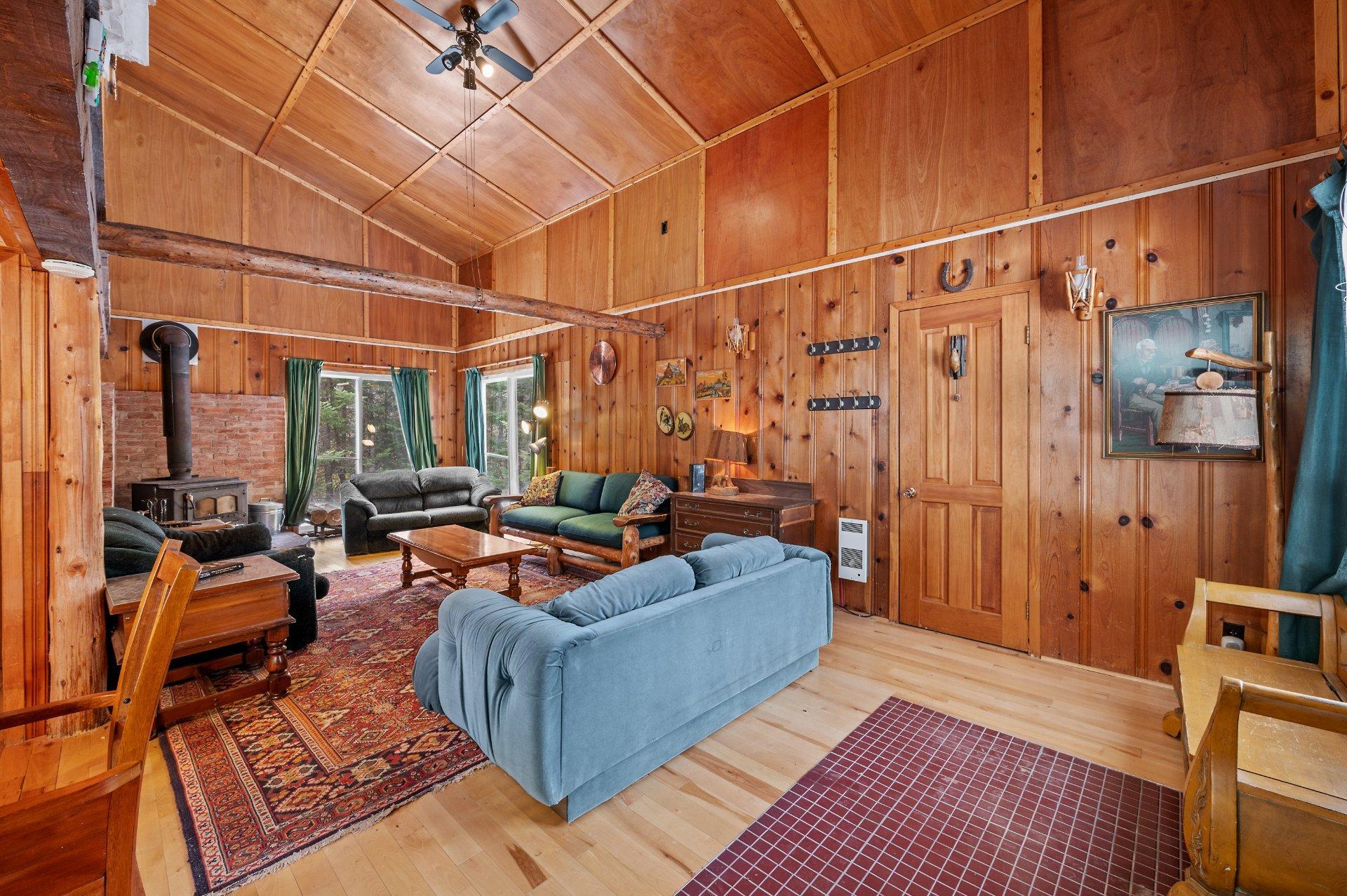 









1996


Av. J.-C.-Cloutier

,
Sainte-Lucie-des-Laurentides,




QC
J0T2J0

