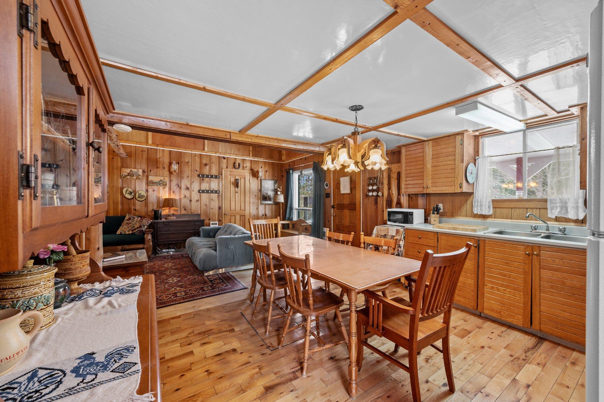 









1996


Av. J.-C.-Cloutier

,
Sainte-Lucie-des-Laurentides,




QC
J0T2J0

