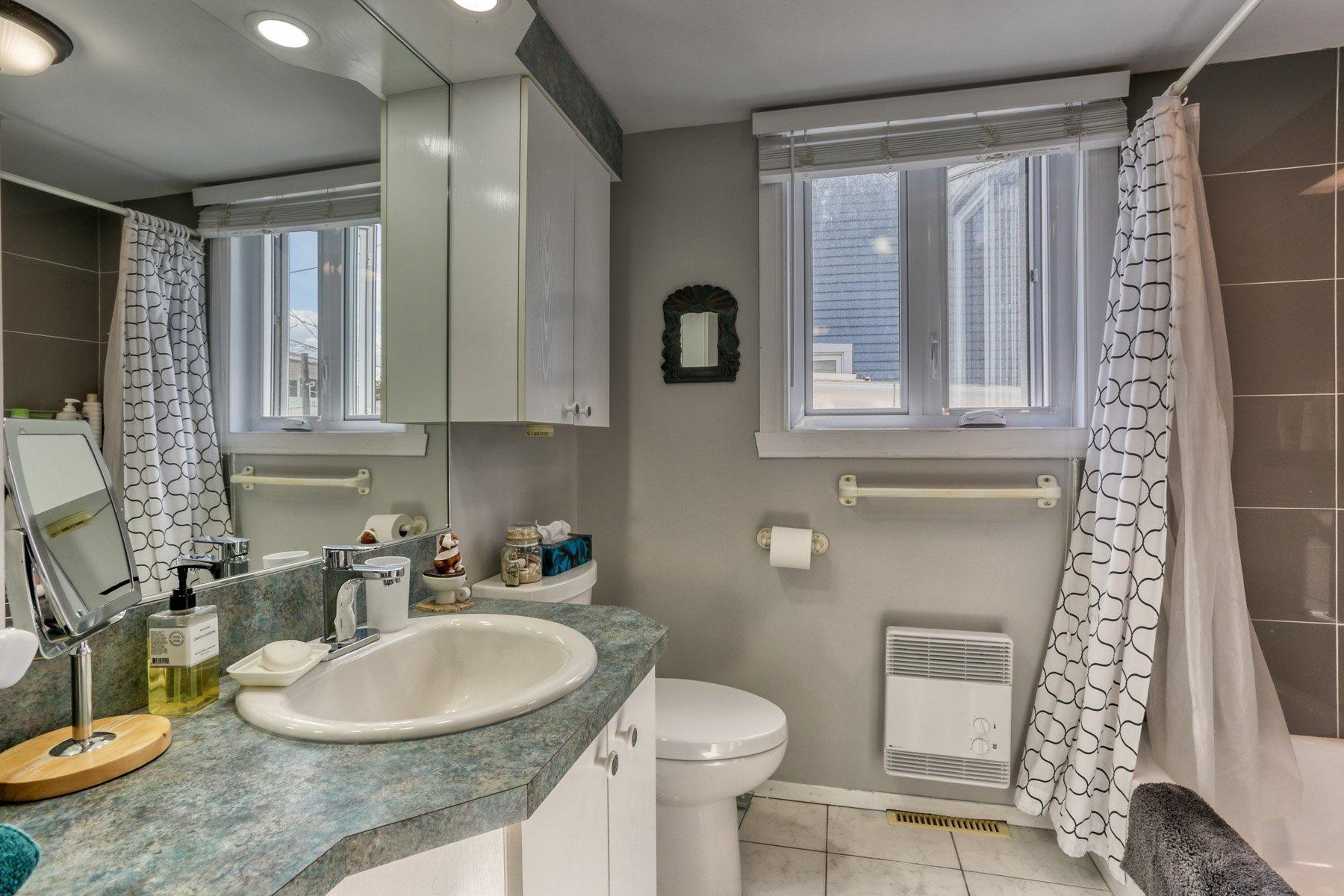 









755

 - 757


Rue du Marie-Louise

,
Shawinigan,




QC
G9P2H1

