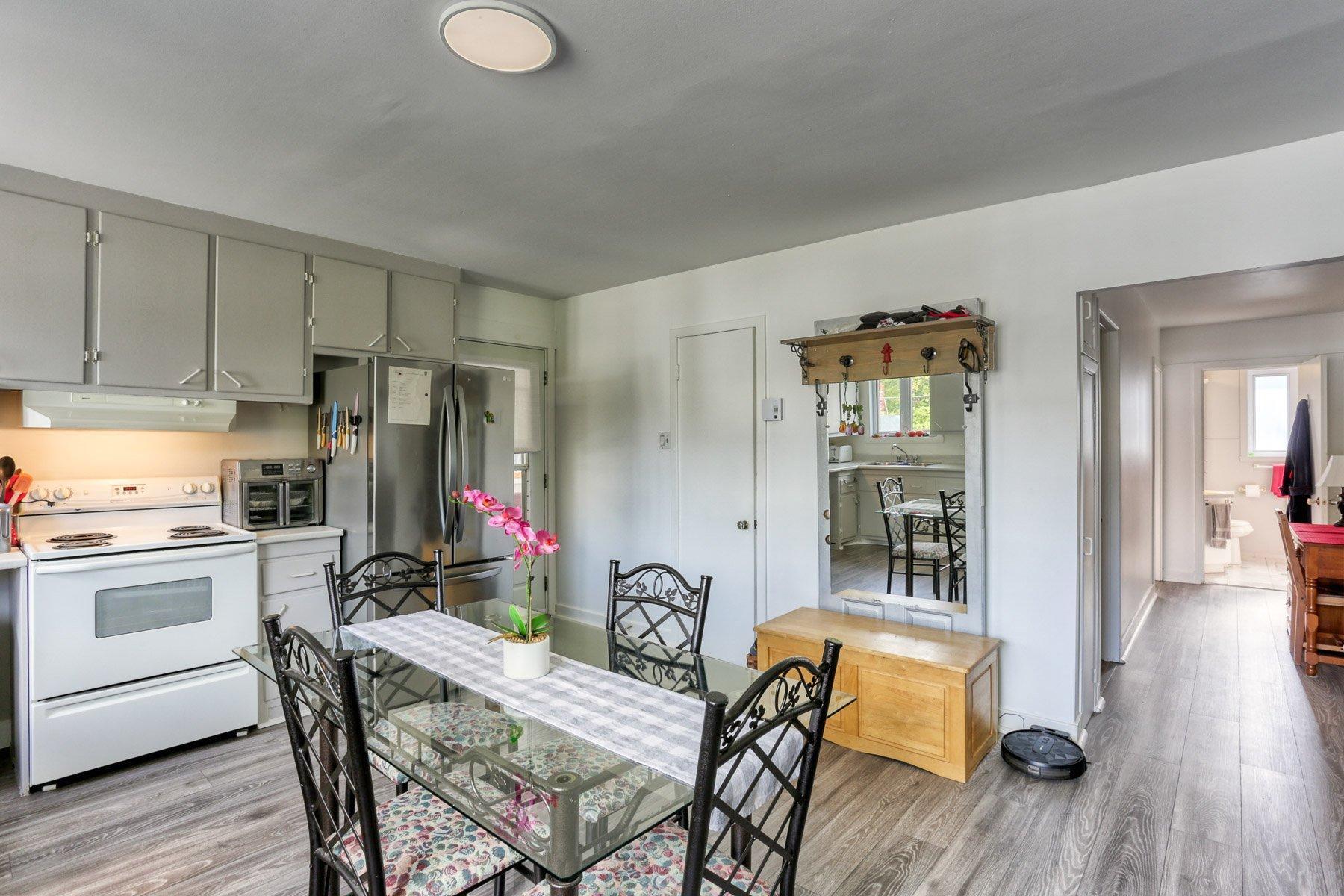 









755

 - 757


Rue du Marie-Louise

,
Shawinigan,




QC
G9P2H1

