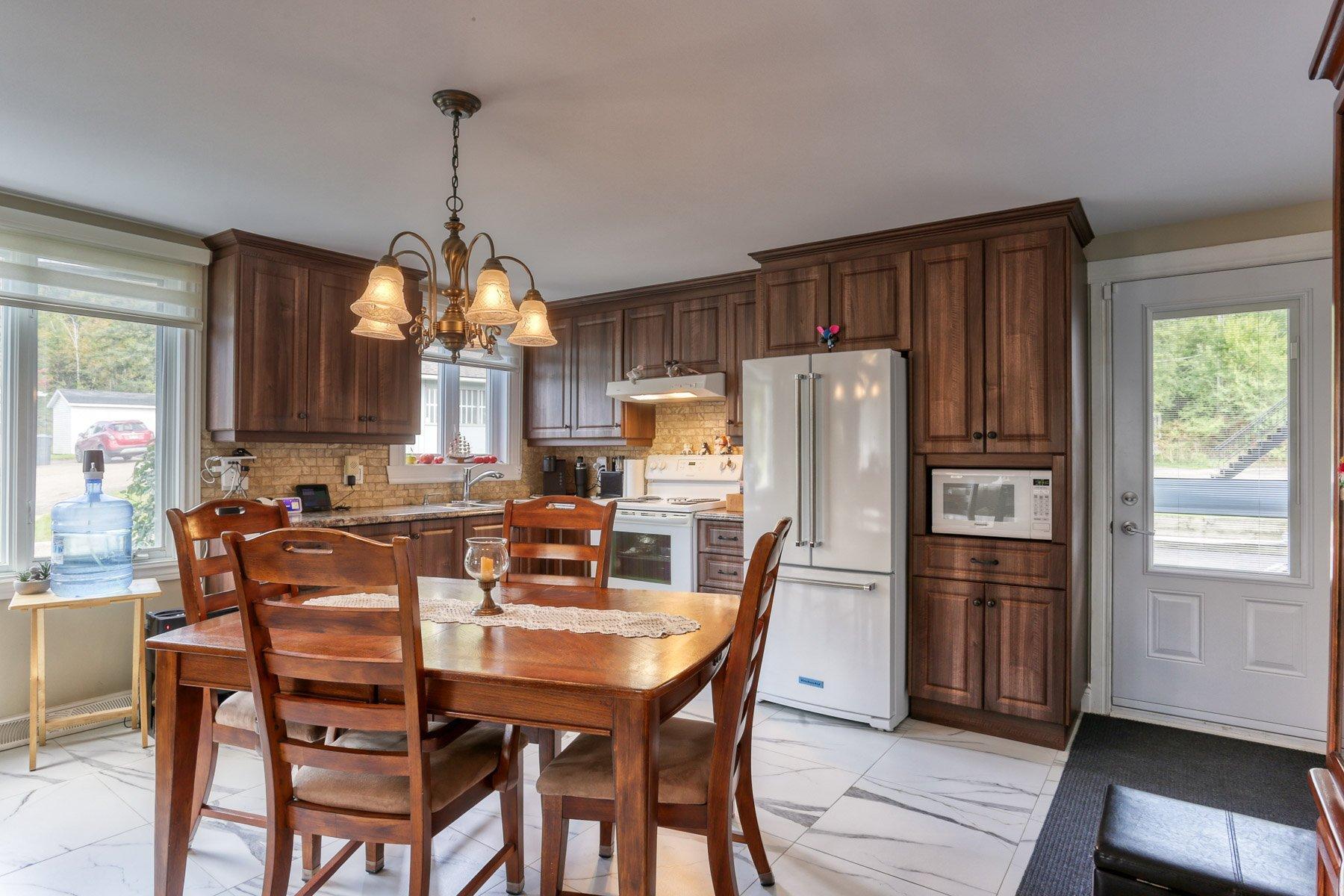 









755

 - 757


Rue du Marie-Louise

,
Shawinigan,




QC
G9P2H1

