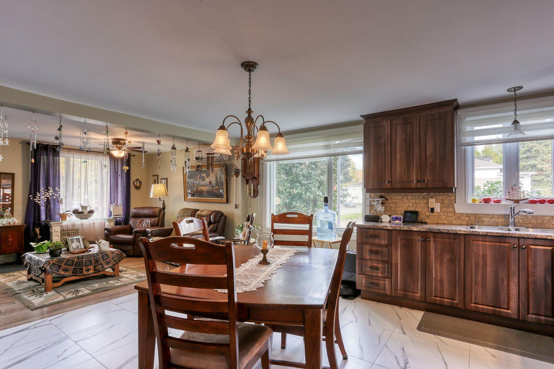 









755

 - 757


Rue du Marie-Louise

,
Shawinigan,




QC
G9P2H1

