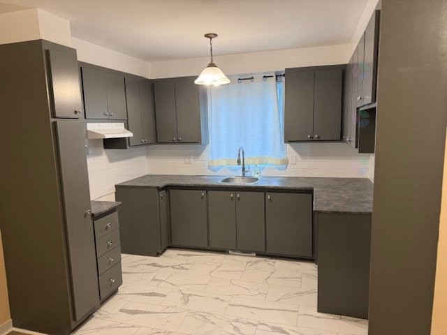 









293


Place Samson

,
Laval (Chomedey),




QC
H7W3T8

