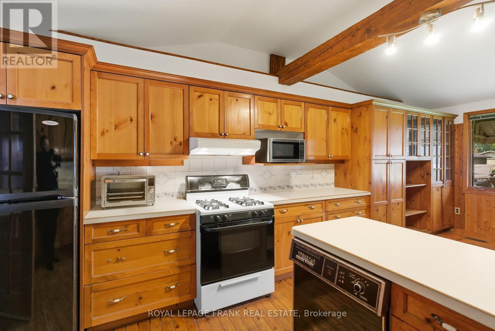 












379 IRENE DRIVE

,
Georgina (Keswick South),




Ontario
L4P3B3

