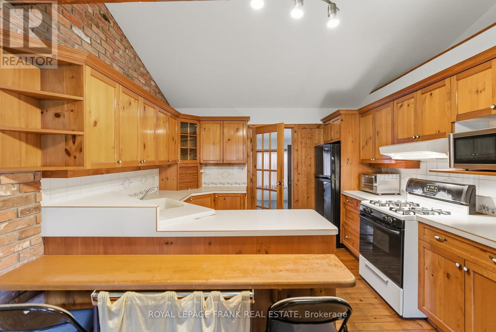 












379 IRENE DRIVE

,
Georgina (Keswick South),




Ontario
L4P3B3

