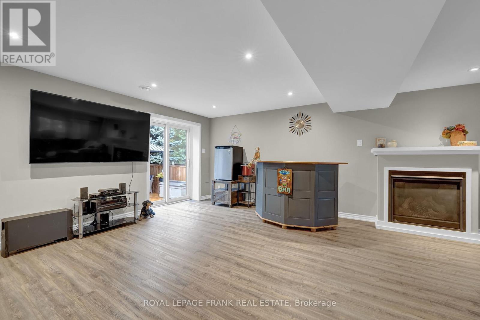 












100 WHITE DRIVE

,
Port Hope,




Ontario
L1A0B6

