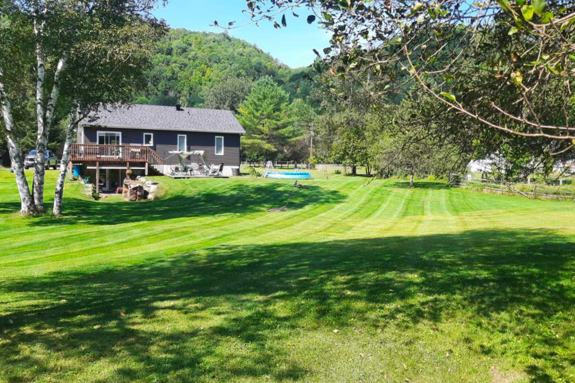 









672


Ch. du Poisson-Blanc

,
Denholm,




QC
J8N9E9

