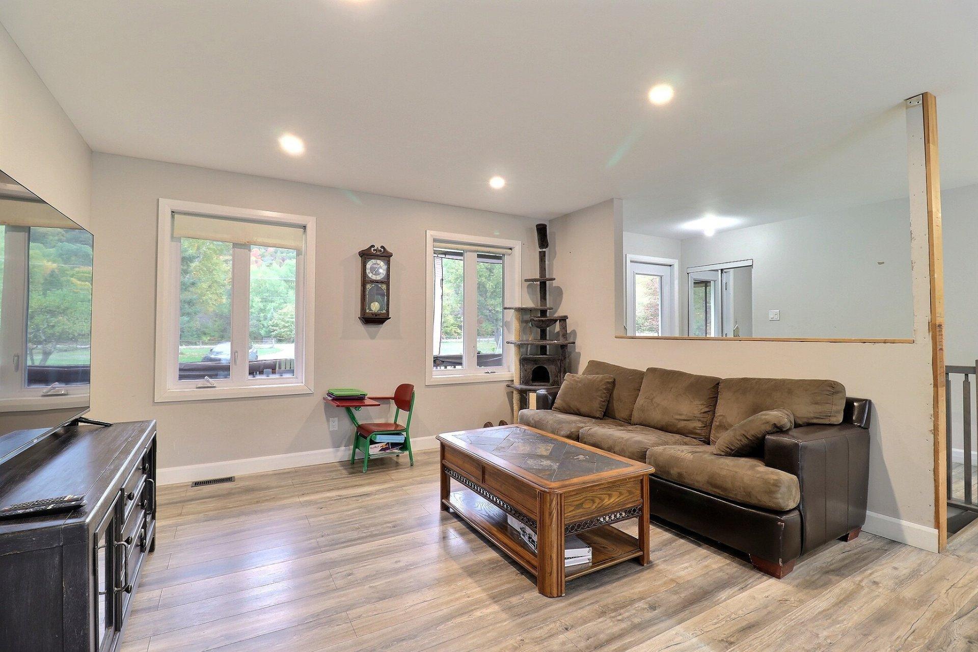 









672


Ch. du Poisson-Blanc

,
Denholm,




QC
J8N9E9

