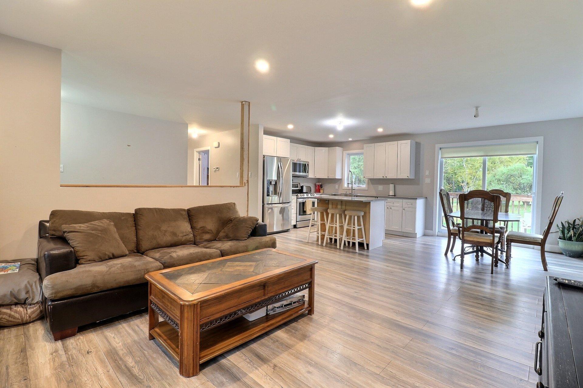 









672


Ch. du Poisson-Blanc

,
Denholm,




QC
J8N9E9

