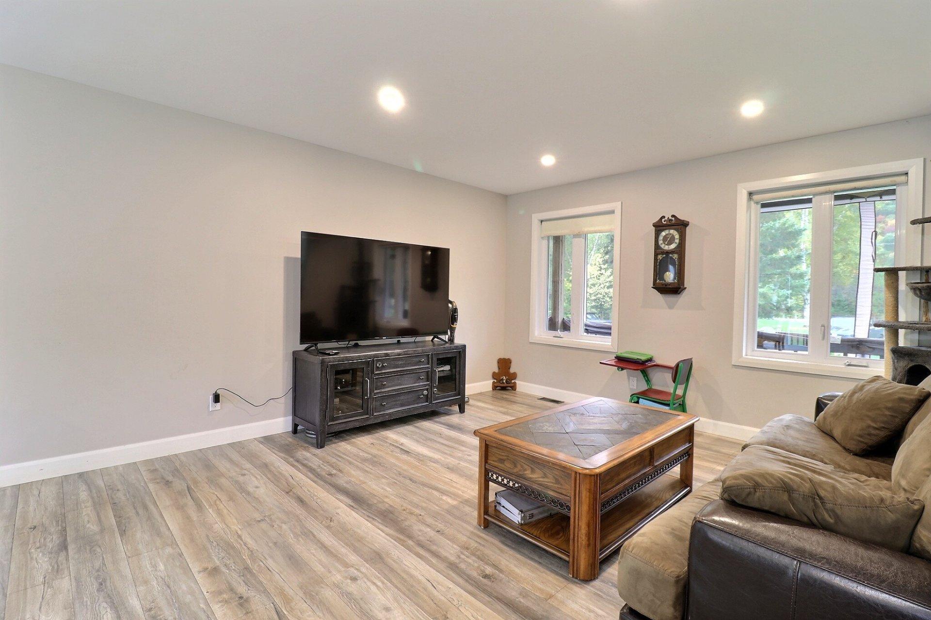 









672


Ch. du Poisson-Blanc

,
Denholm,




QC
J8N9E9

