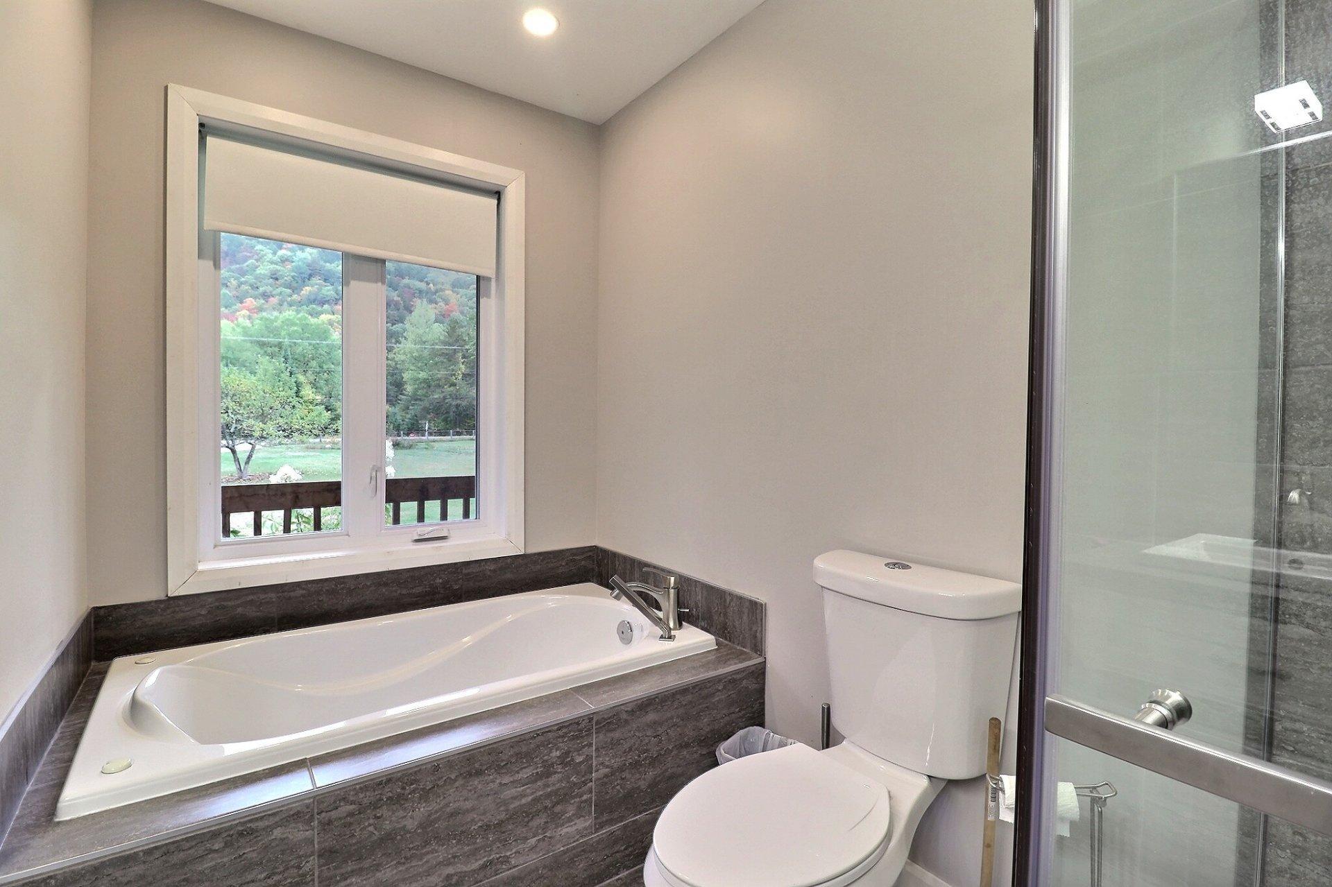 









672


Ch. du Poisson-Blanc

,
Denholm,




QC
J8N9E9

