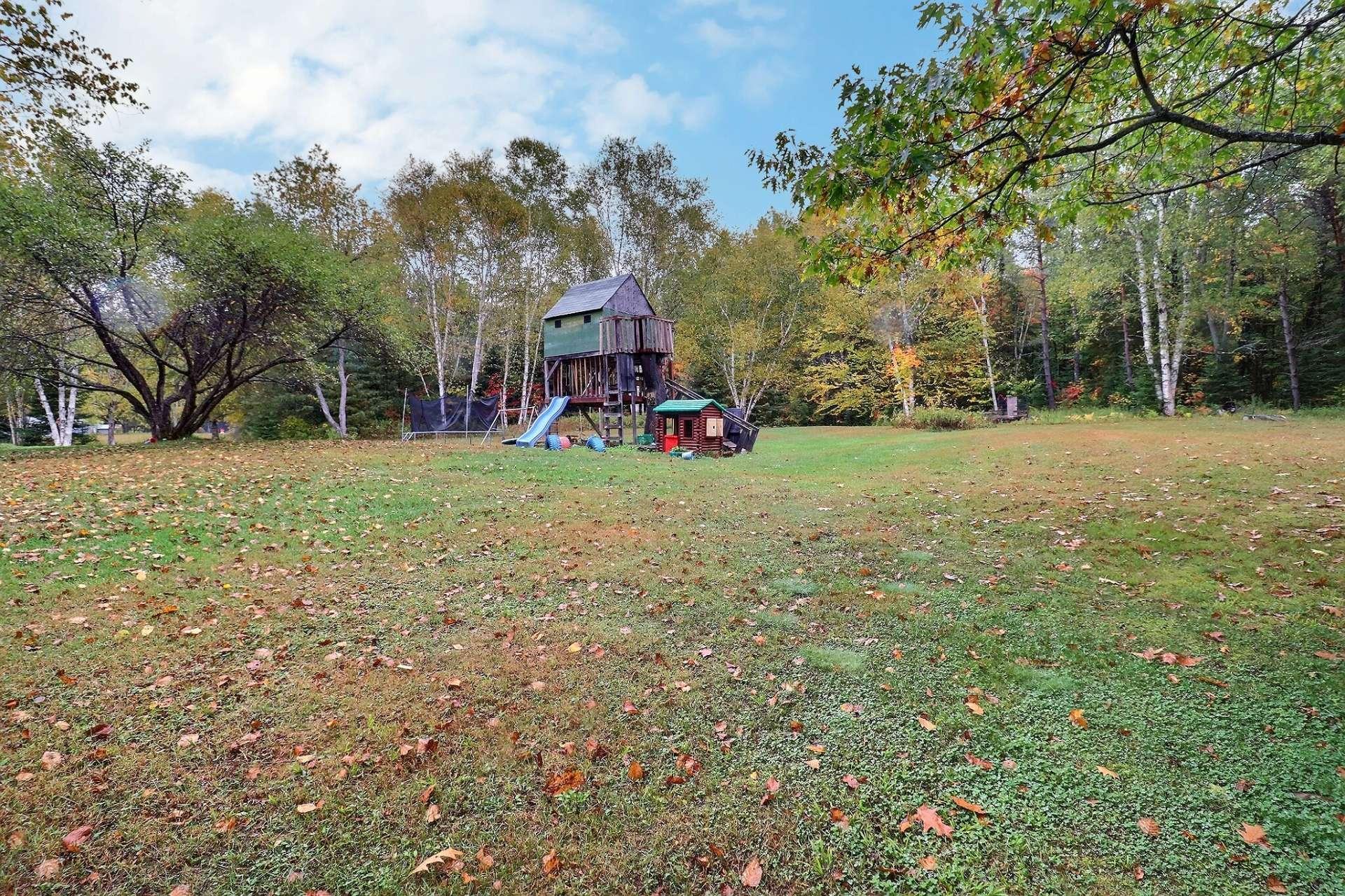 









672


Ch. du Poisson-Blanc

,
Denholm,




QC
J8N9E9

