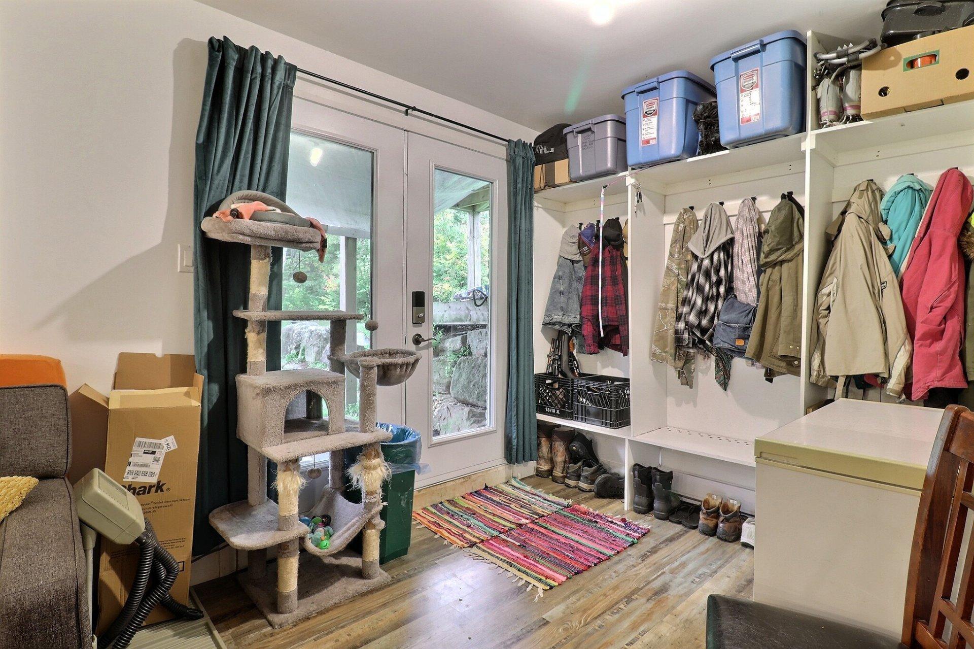 









672


Ch. du Poisson-Blanc

,
Denholm,




QC
J8N9E9

