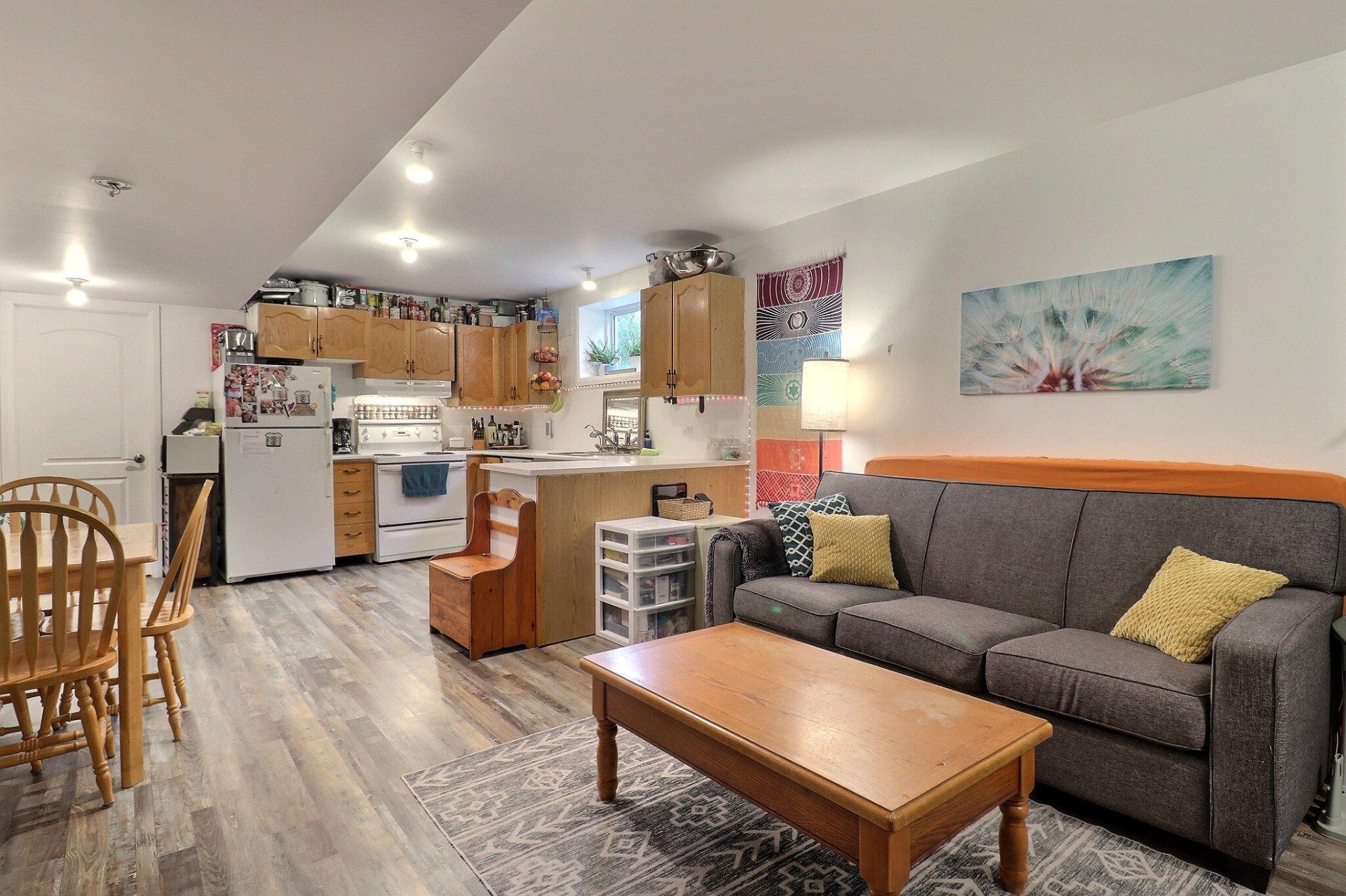 









672


Ch. du Poisson-Blanc

,
Denholm,




QC
J8N9E9

