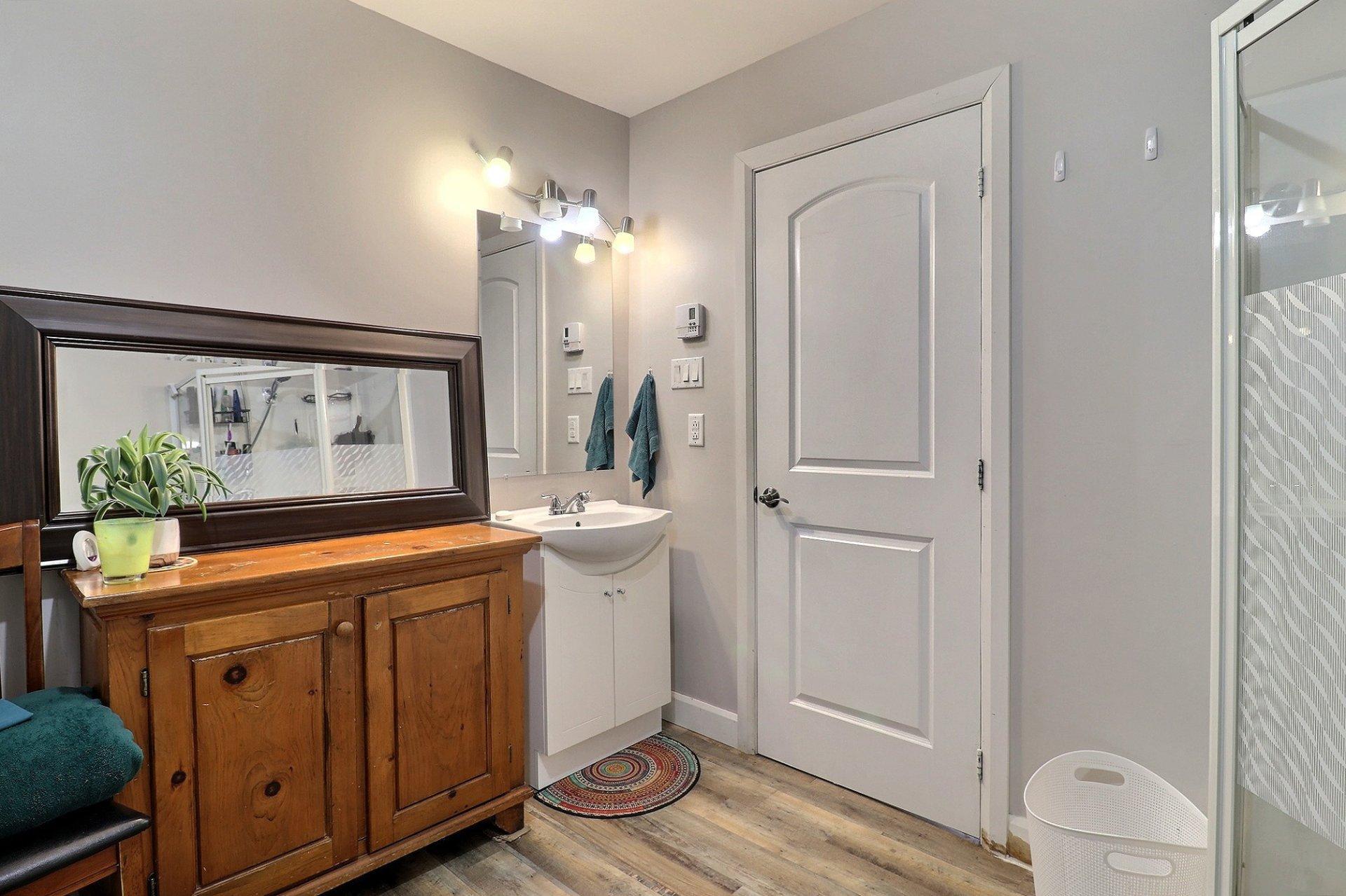 









672


Ch. du Poisson-Blanc

,
Denholm,




QC
J8N9E9

