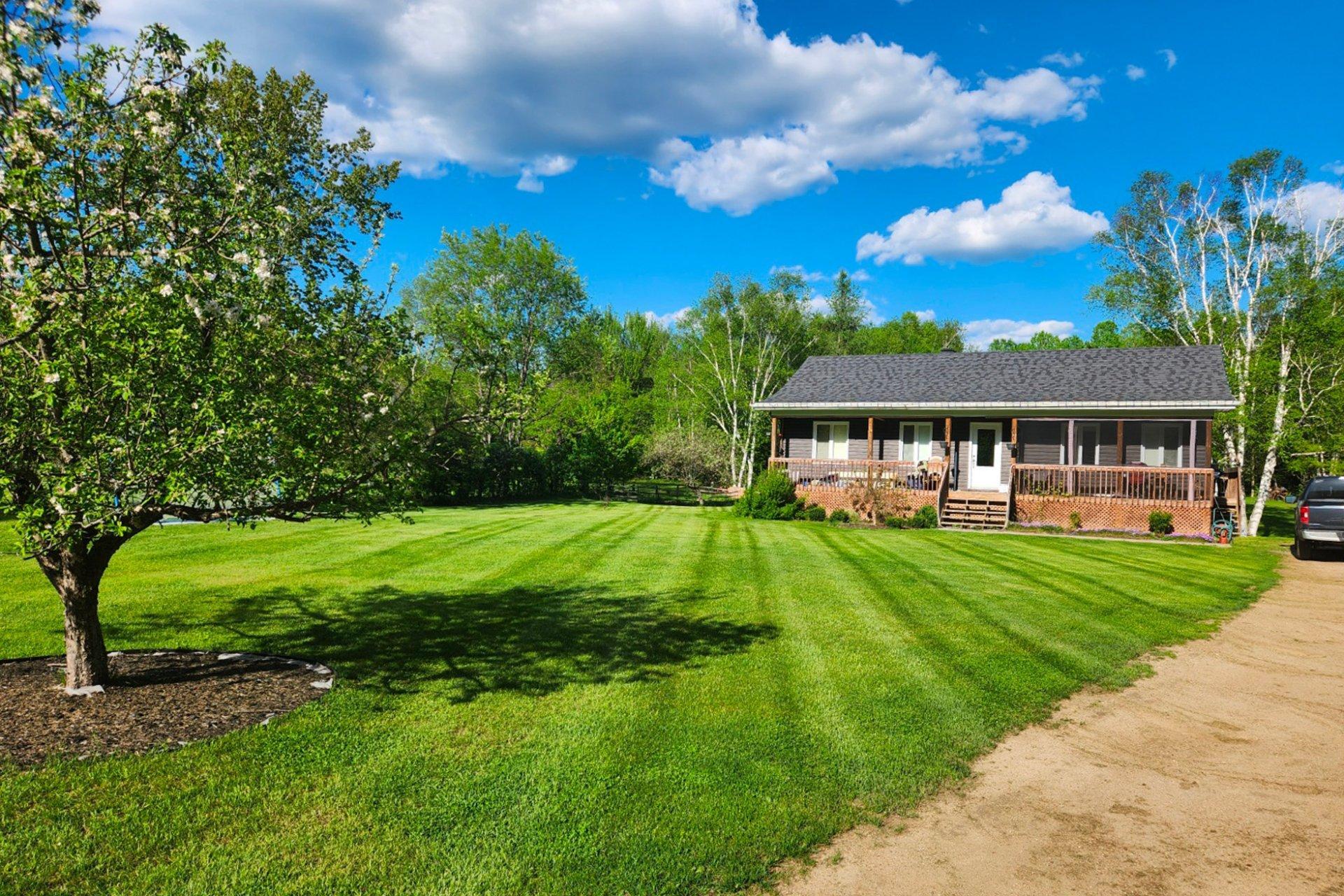 









672


Ch. du Poisson-Blanc

,
Denholm,




QC
J8N9E9

