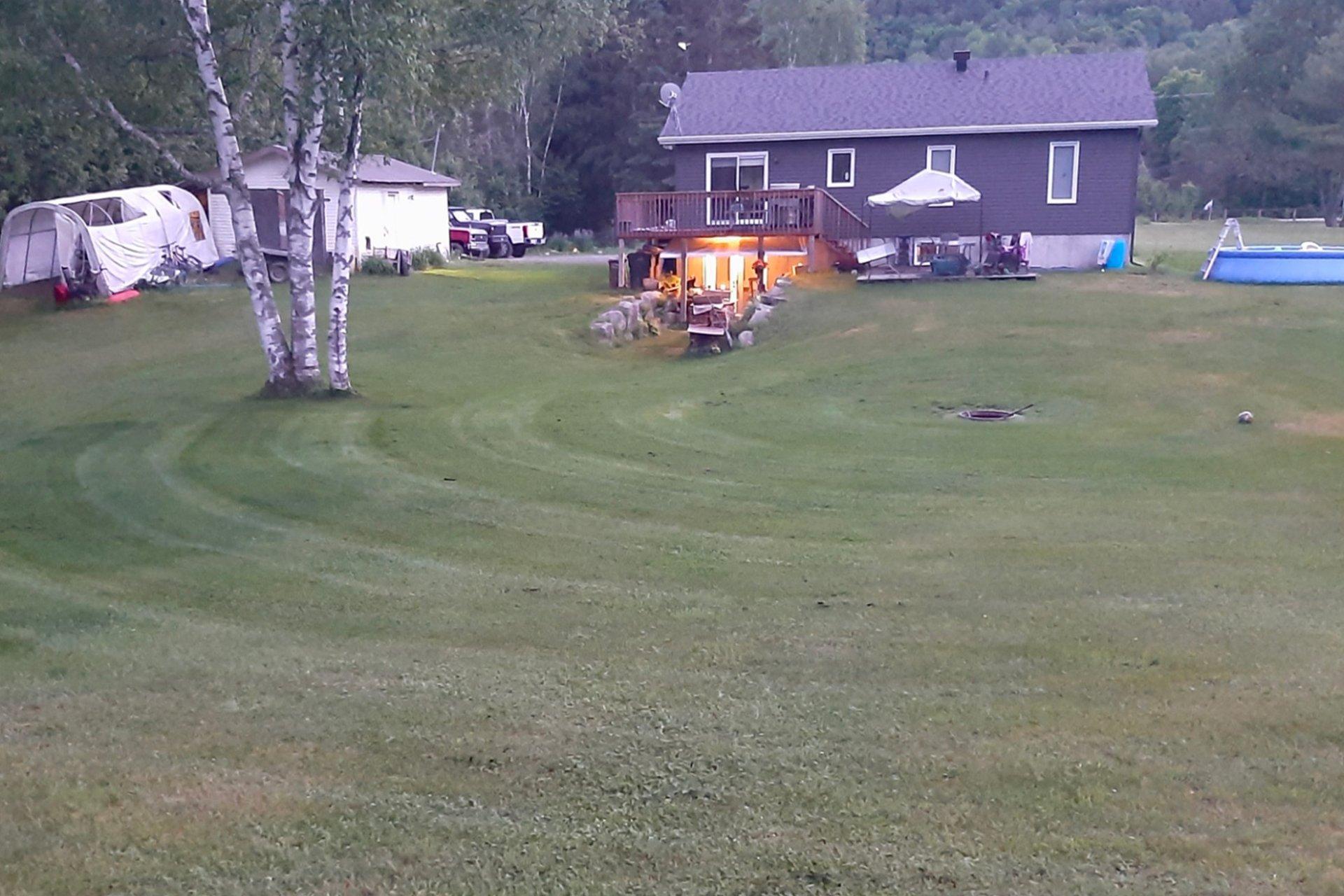 









672


Ch. du Poisson-Blanc

,
Denholm,




QC
J8N9E9

