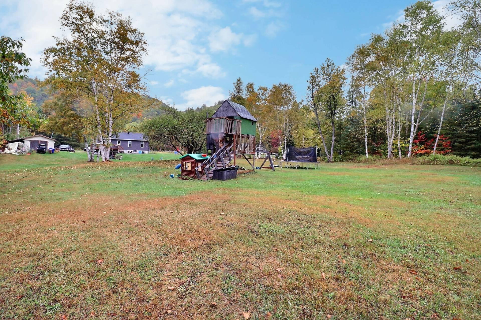 









672


Ch. du Poisson-Blanc

,
Denholm,




QC
J8N9E9

