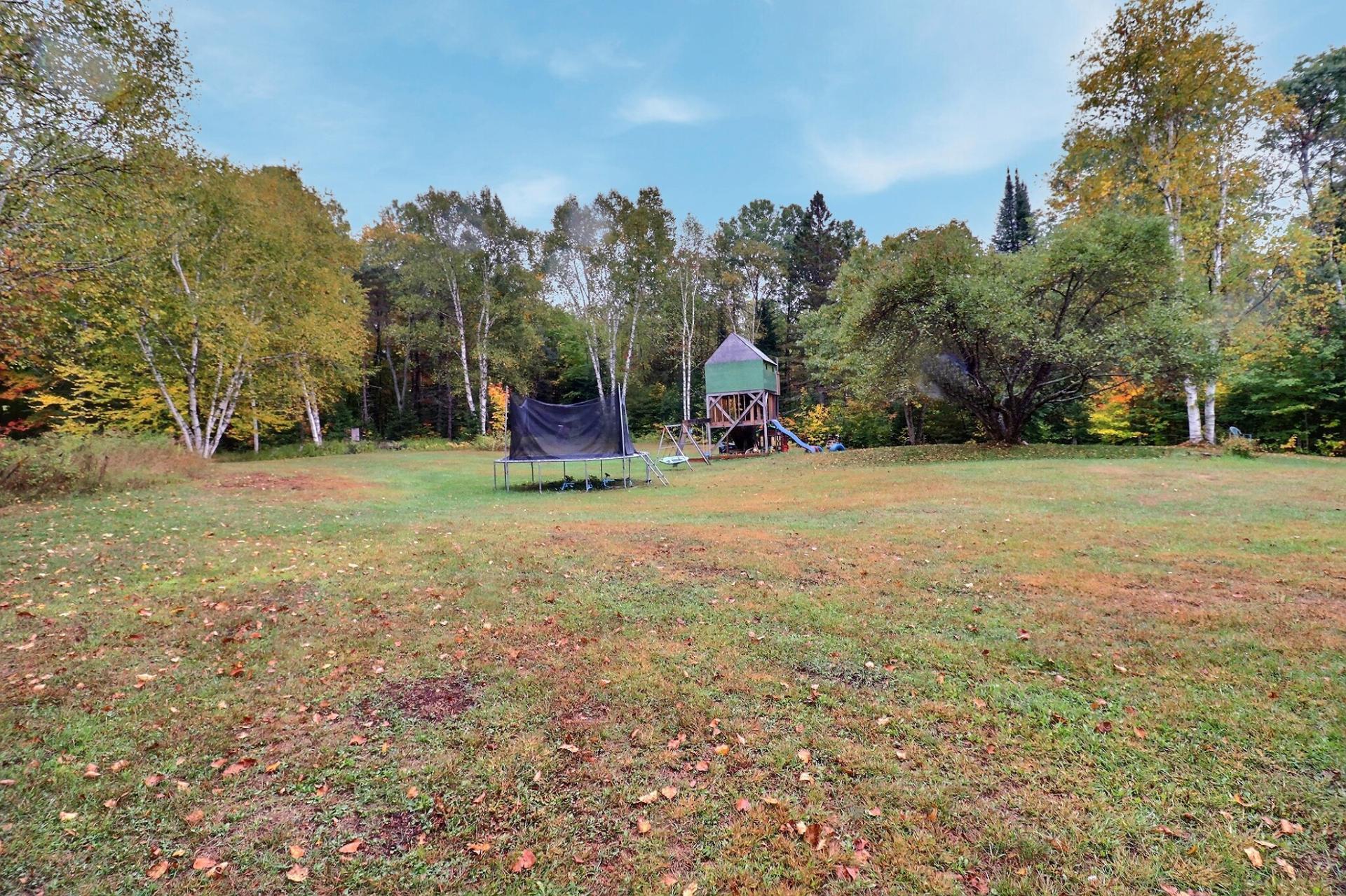 









672


Ch. du Poisson-Blanc

,
Denholm,




QC
J8N9E9

