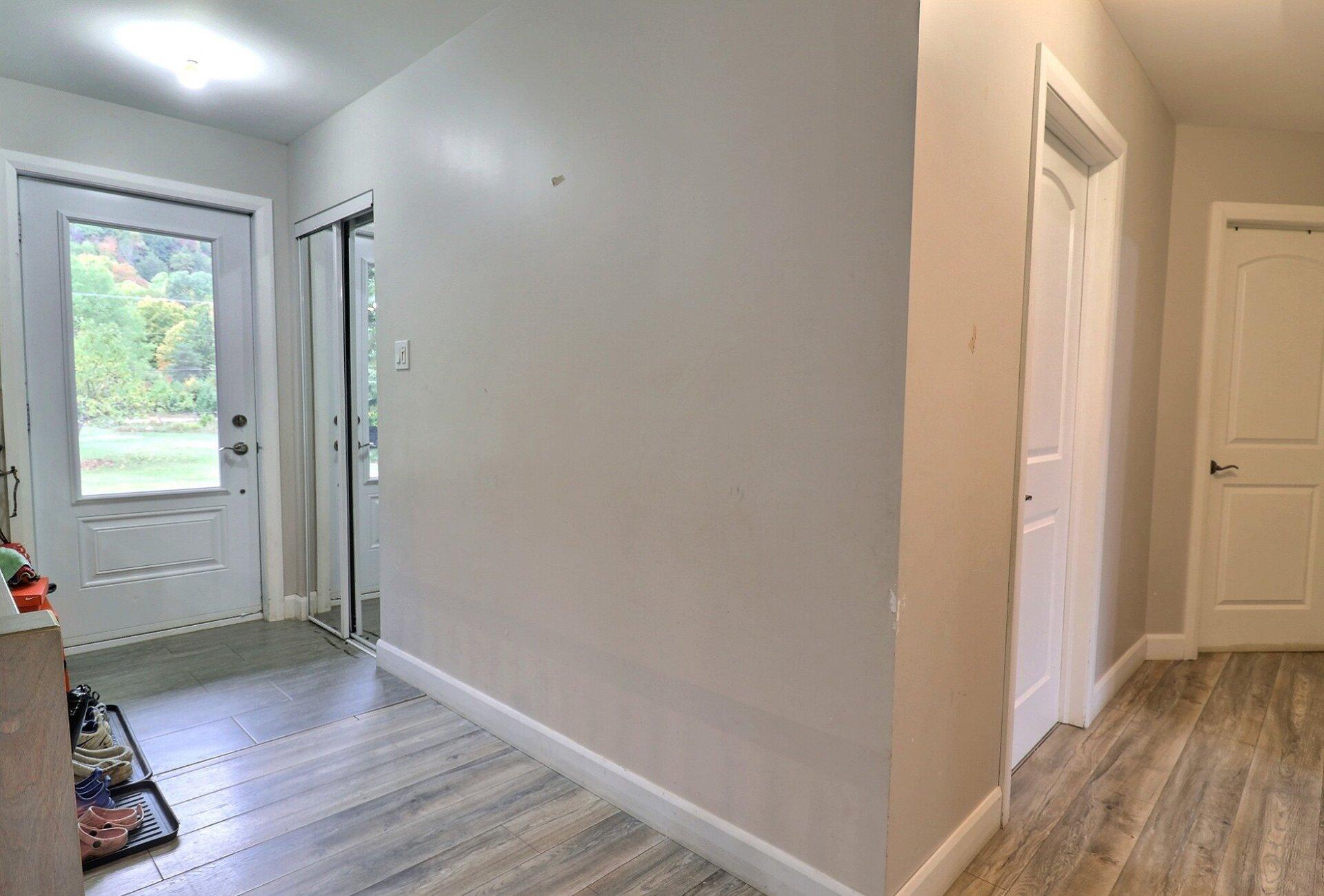 









672


Ch. du Poisson-Blanc

,
Denholm,




QC
J8N9E9

