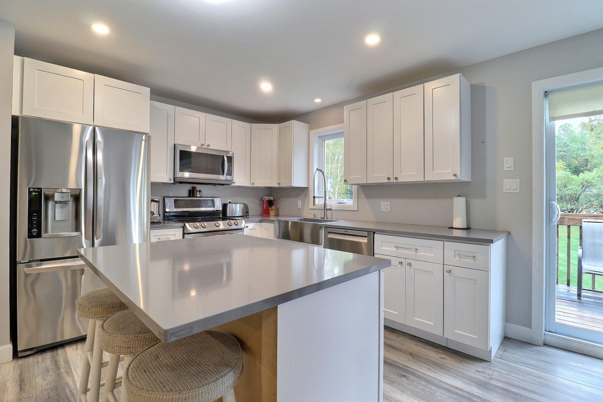 









672


Ch. du Poisson-Blanc

,
Denholm,




QC
J8N9E9

