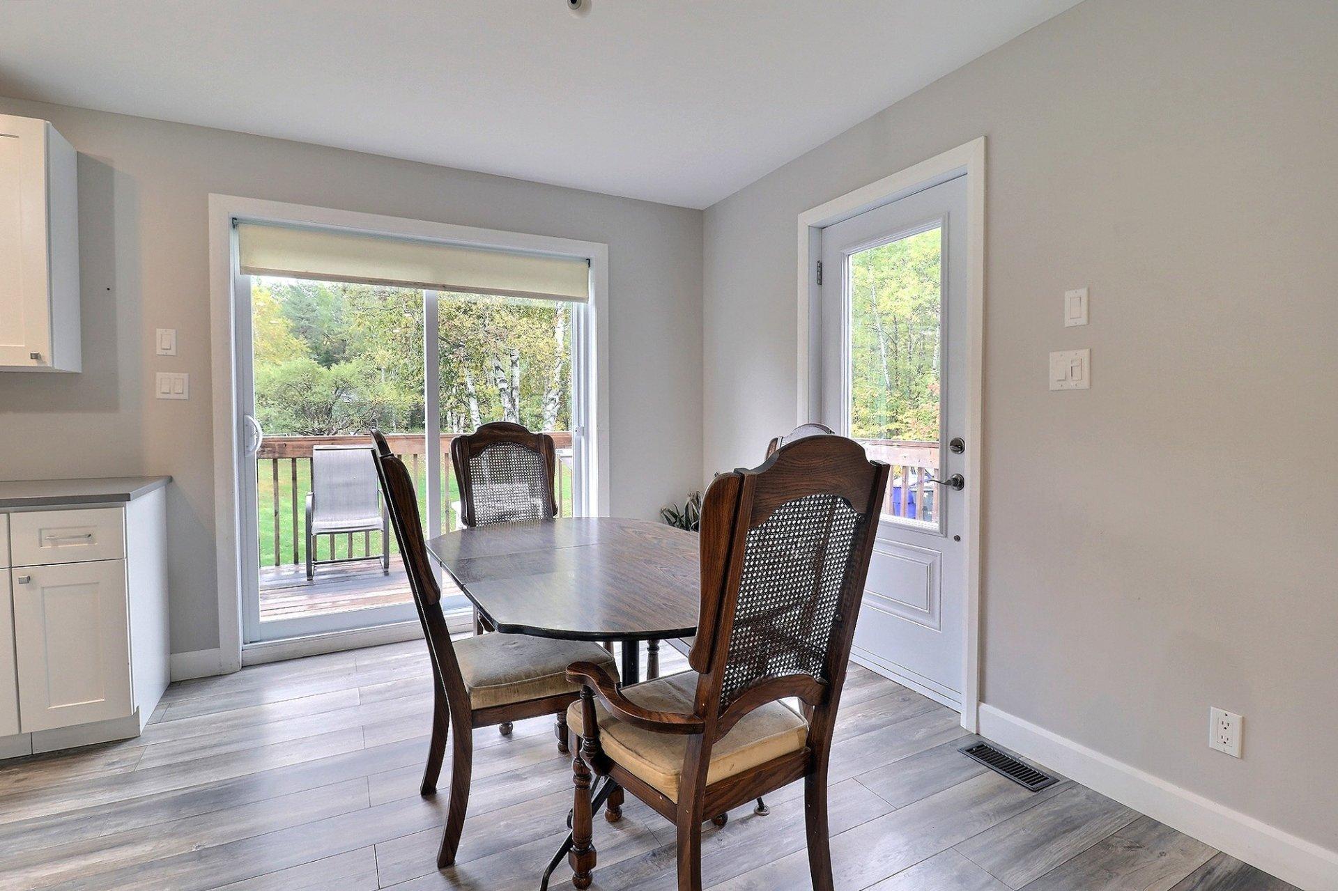 









672


Ch. du Poisson-Blanc

,
Denholm,




QC
J8N9E9

