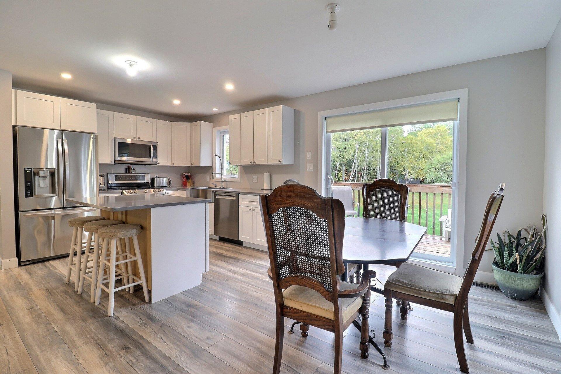 









672


Ch. du Poisson-Blanc

,
Denholm,




QC
J8N9E9

