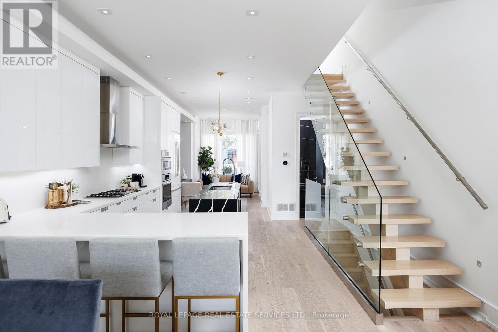 












121 MARKHAM STREET

,
Toronto,




Ontario
M6J2G4

