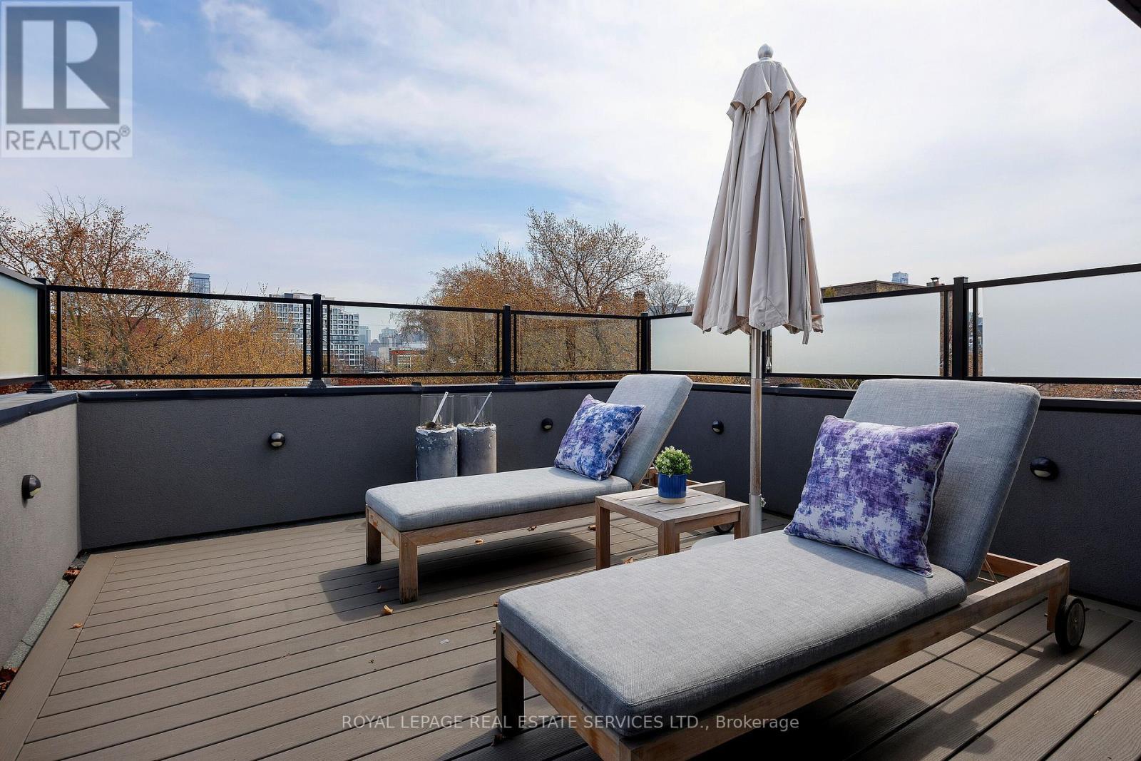 












121 MARKHAM STREET

,
Toronto,




Ontario
M6J2G4

