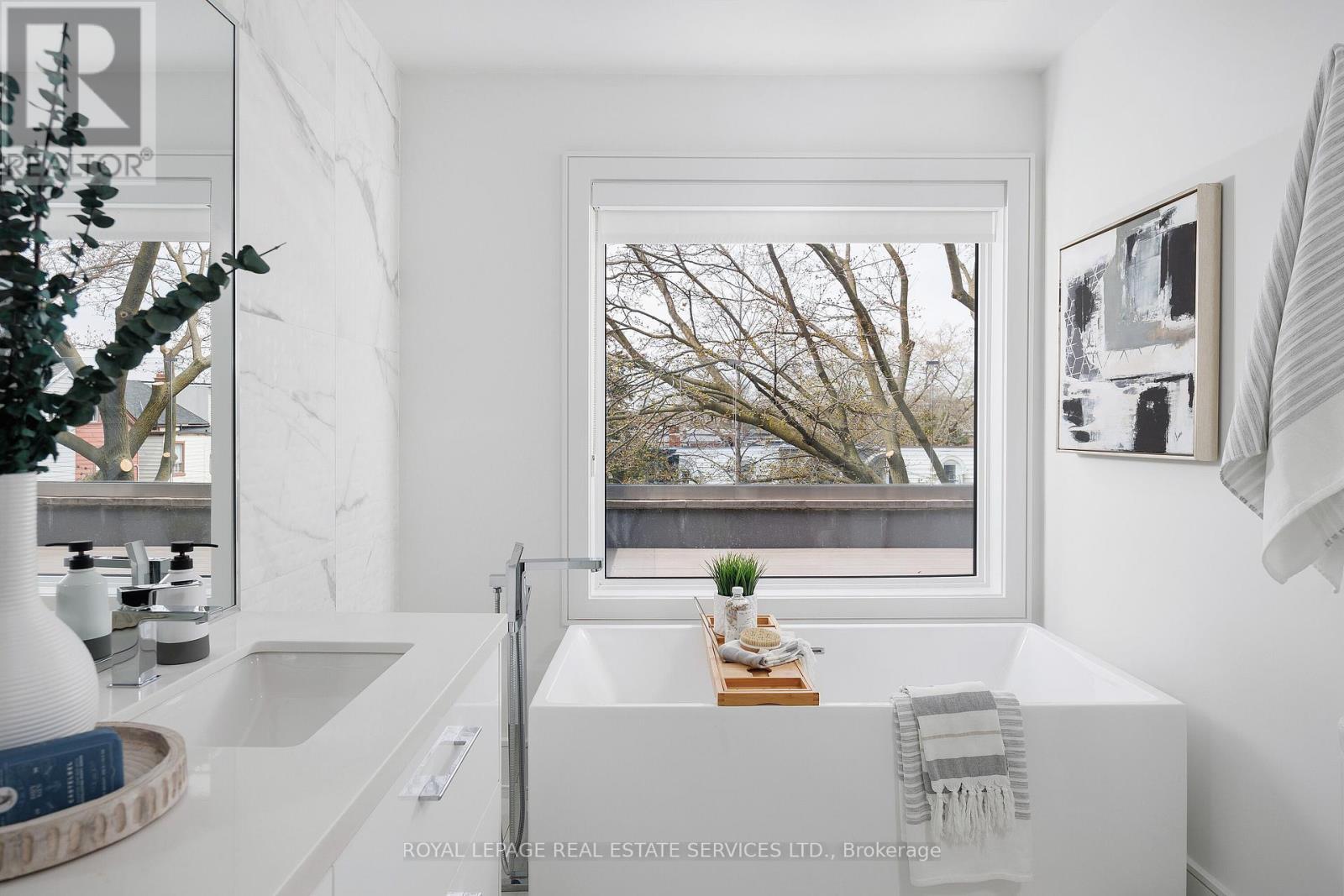 












121 MARKHAM STREET

,
Toronto,




Ontario
M6J2G4

