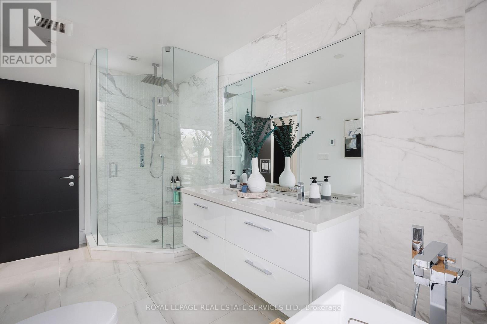 












121 MARKHAM STREET

,
Toronto,




Ontario
M6J2G4

