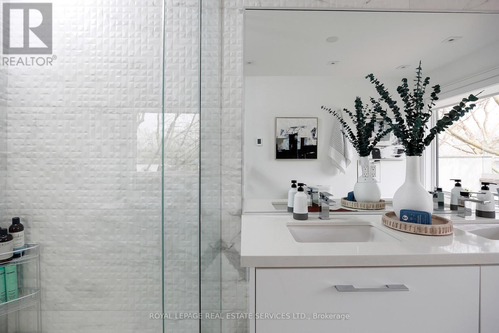 












121 MARKHAM STREET

,
Toronto,




Ontario
M6J2G4

