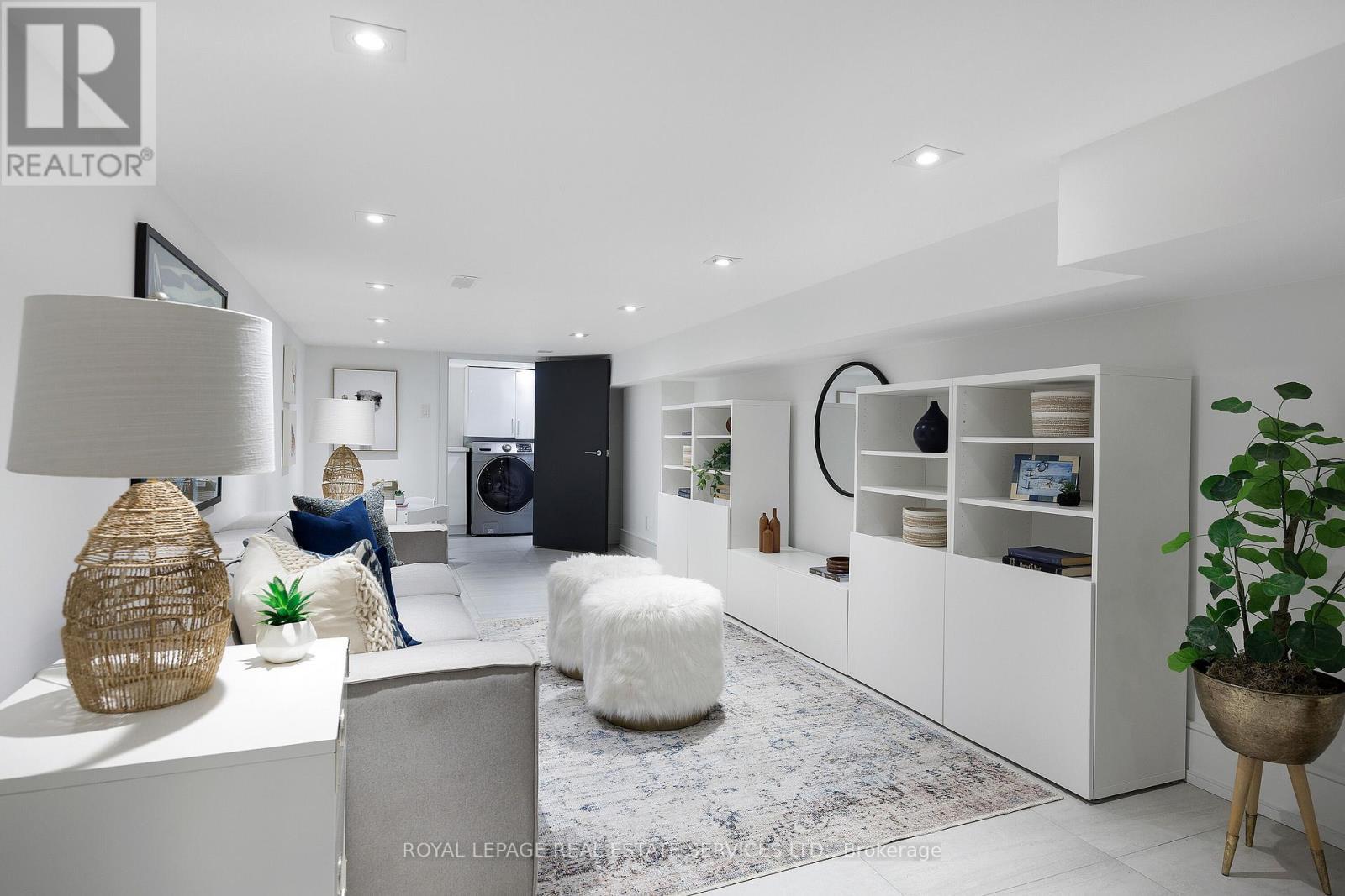 












121 MARKHAM STREET

,
Toronto,




Ontario
M6J2G4

