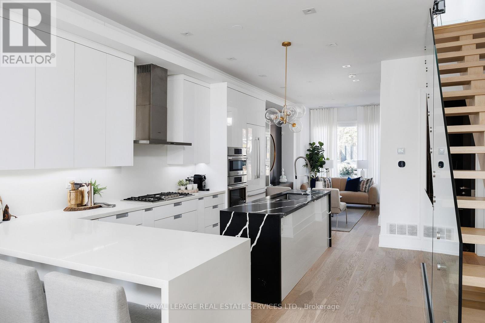 












121 MARKHAM STREET

,
Toronto,




Ontario
M6J2G4

