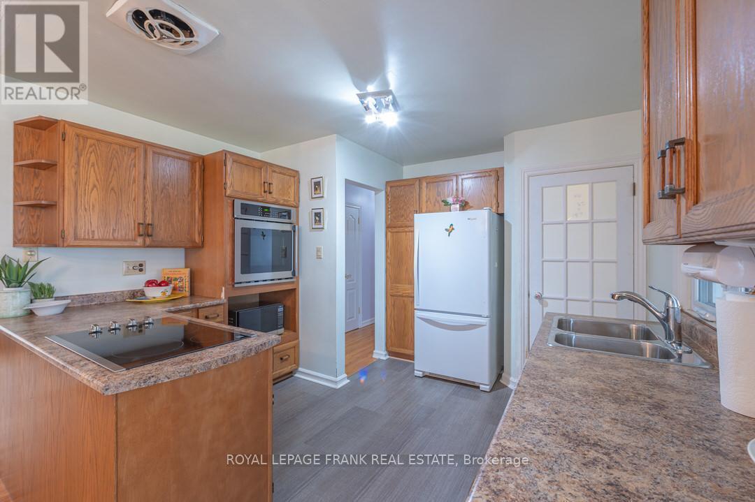 












872 WESTERN AVENUE

,
Peterborough (Otonabee Ward 1),




Ontario
K9J5V9

