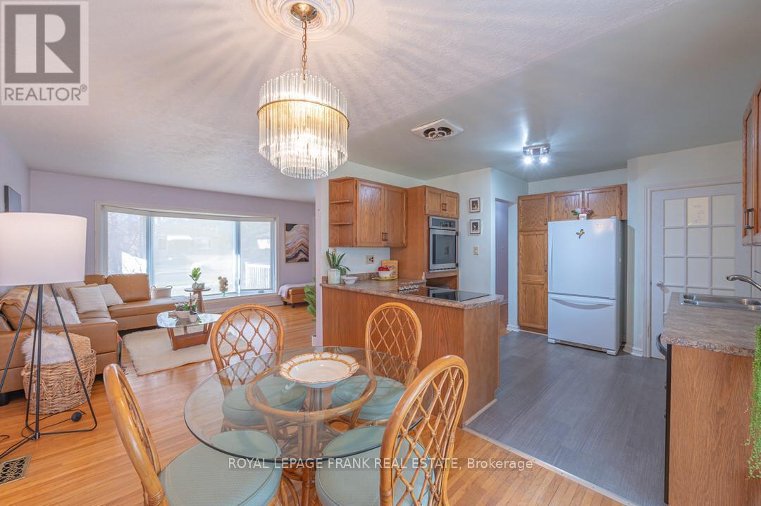 












872 WESTERN AVENUE

,
Peterborough (Otonabee Ward 1),




Ontario
K9J5V9

