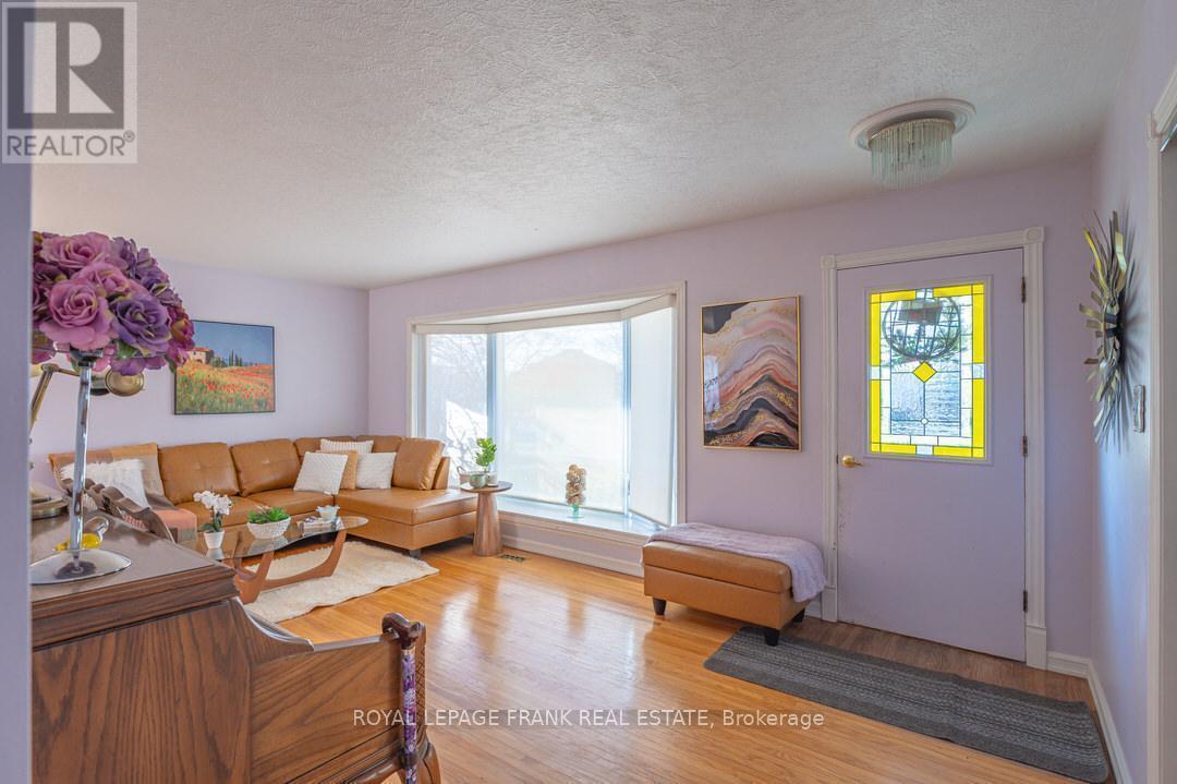 












872 WESTERN AVENUE

,
Peterborough (Otonabee Ward 1),




Ontario
K9J5V9

