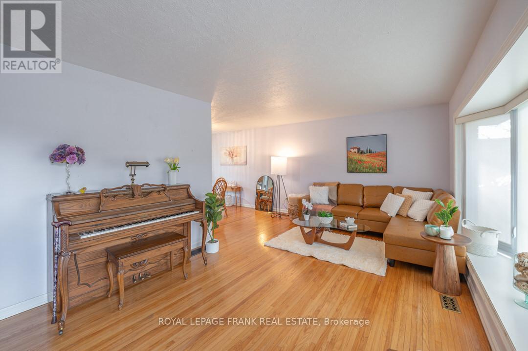 












872 WESTERN AVENUE

,
Peterborough (Otonabee Ward 1),




Ontario
K9J5V9

