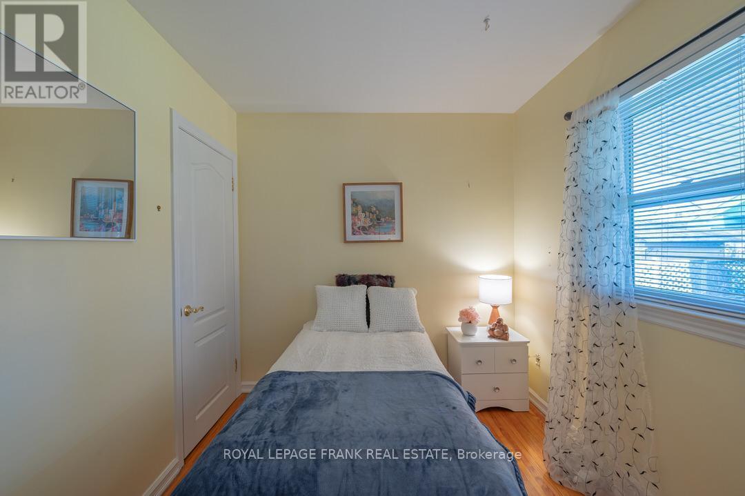 












872 WESTERN AVENUE

,
Peterborough (Otonabee Ward 1),




Ontario
K9J5V9

