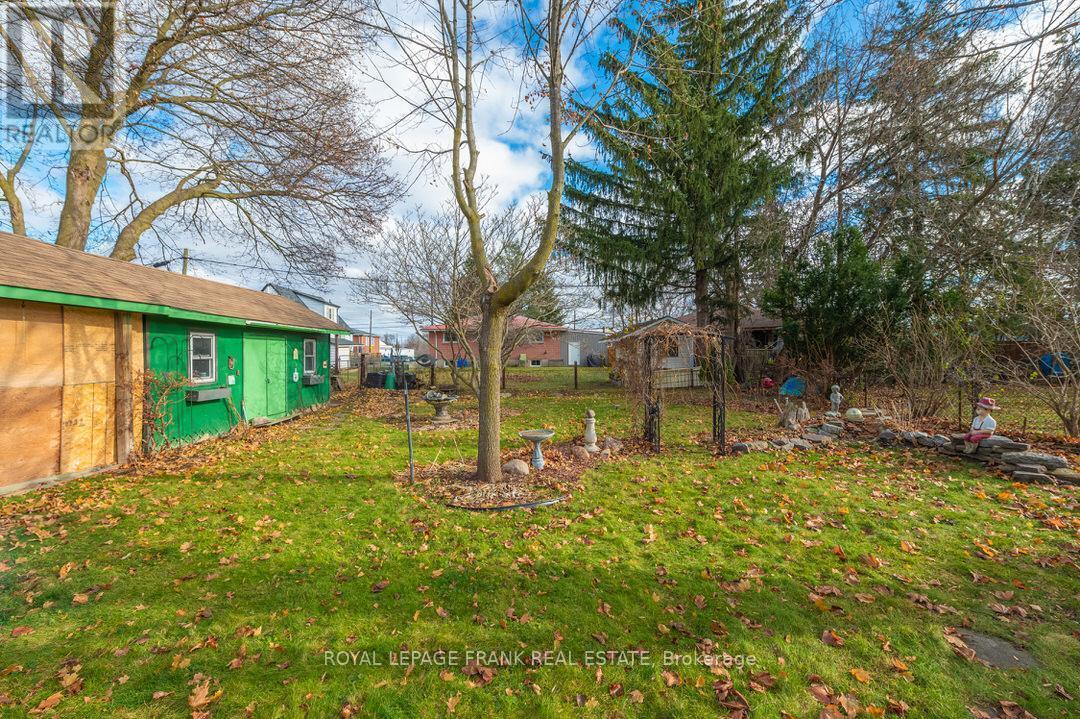 












872 WESTERN AVENUE

,
Peterborough (Otonabee Ward 1),




Ontario
K9J5V9

