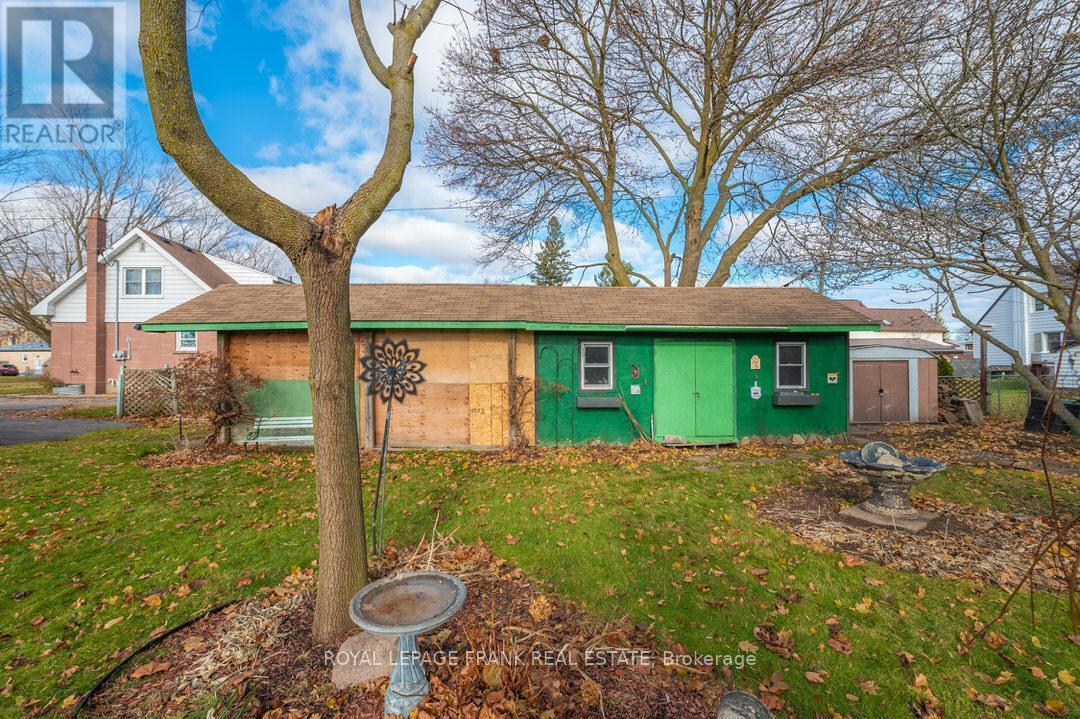 












872 WESTERN AVENUE

,
Peterborough (Otonabee Ward 1),




Ontario
K9J5V9

